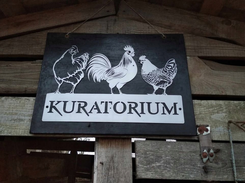 Kuratorium dárek slepice kurník kohout ozdoba kurníku Kuratorium
