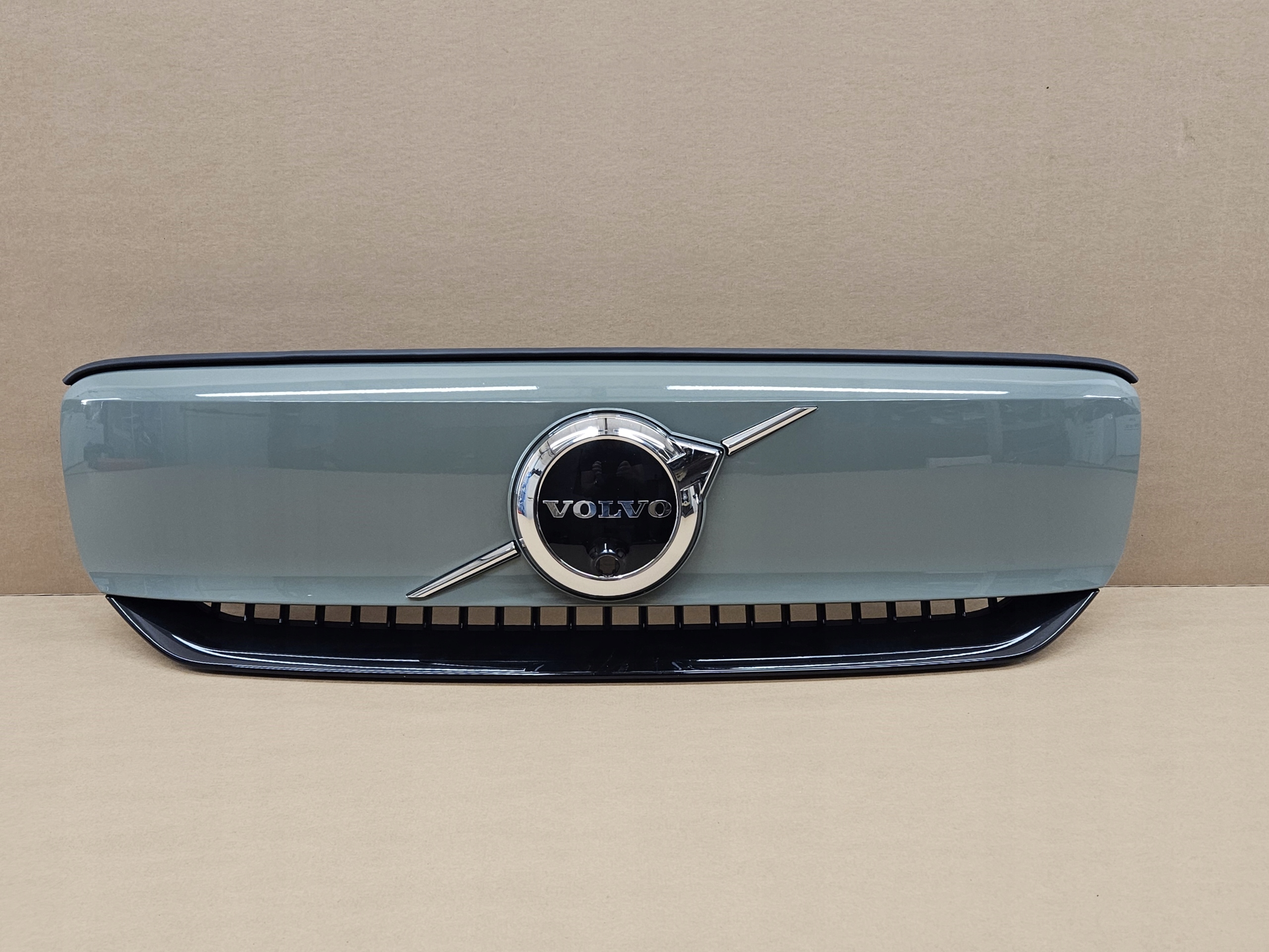 ATRAPA GRILL ZDERZAKA VOLVO XC40 C40 LIFT RECHARGE KAMERA RADAR KOLOR 733