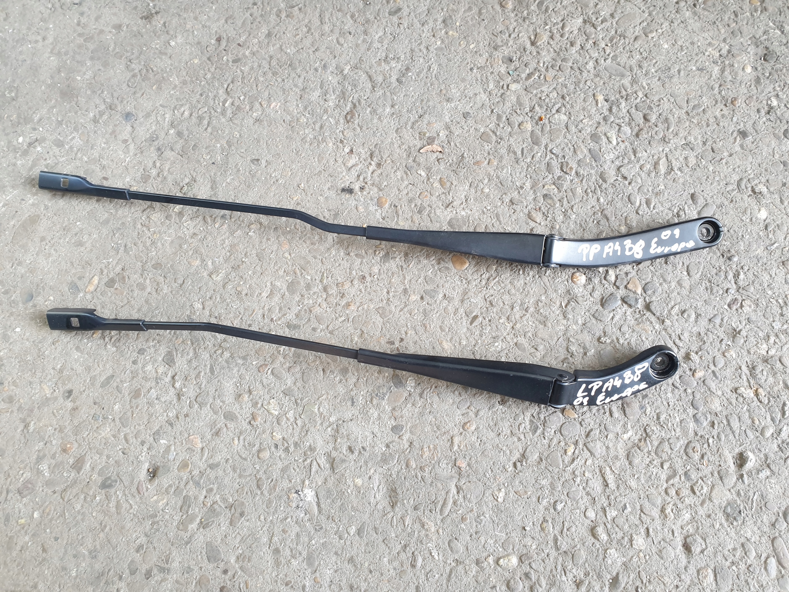 arm right AUDI A4 B8 2008- 8K1955408