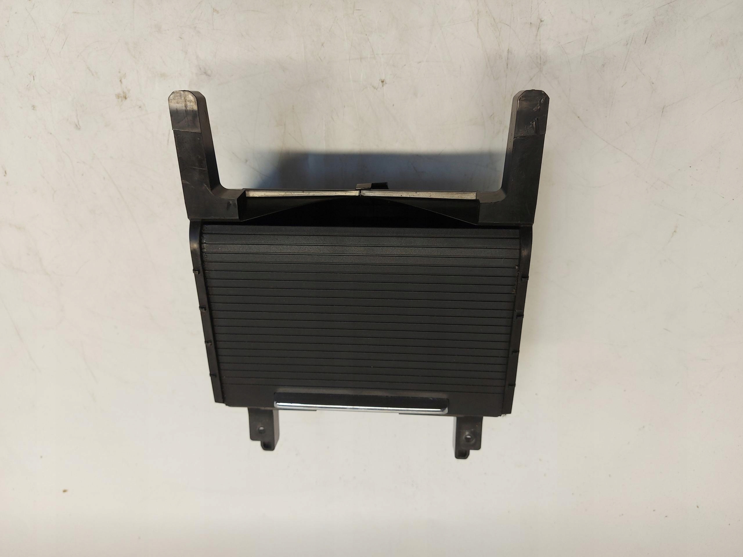 SKODA SUPERB III bracket for kubki blinds 3V0858329