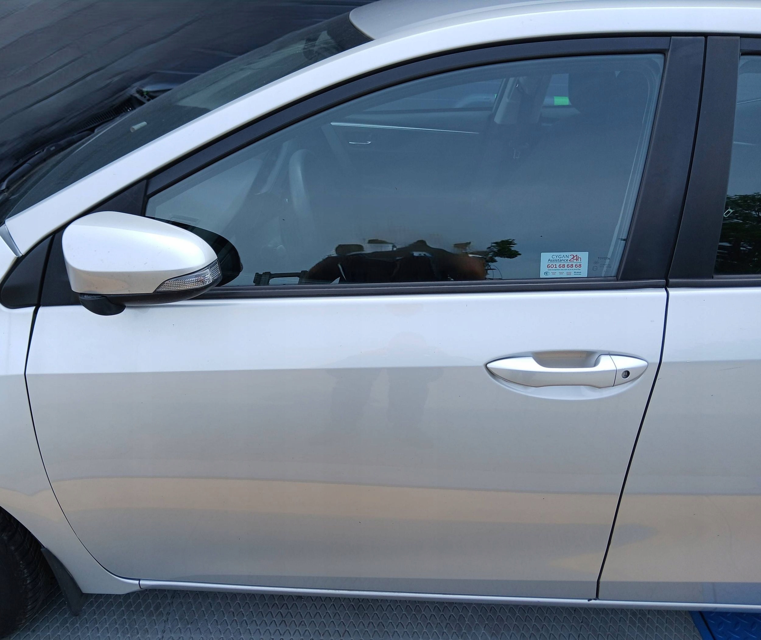 TOYOTA COROLLA XI E16 DRZWI LEWE PRZEDNIE LEWY PRZÓD KOL 1F7 2013-