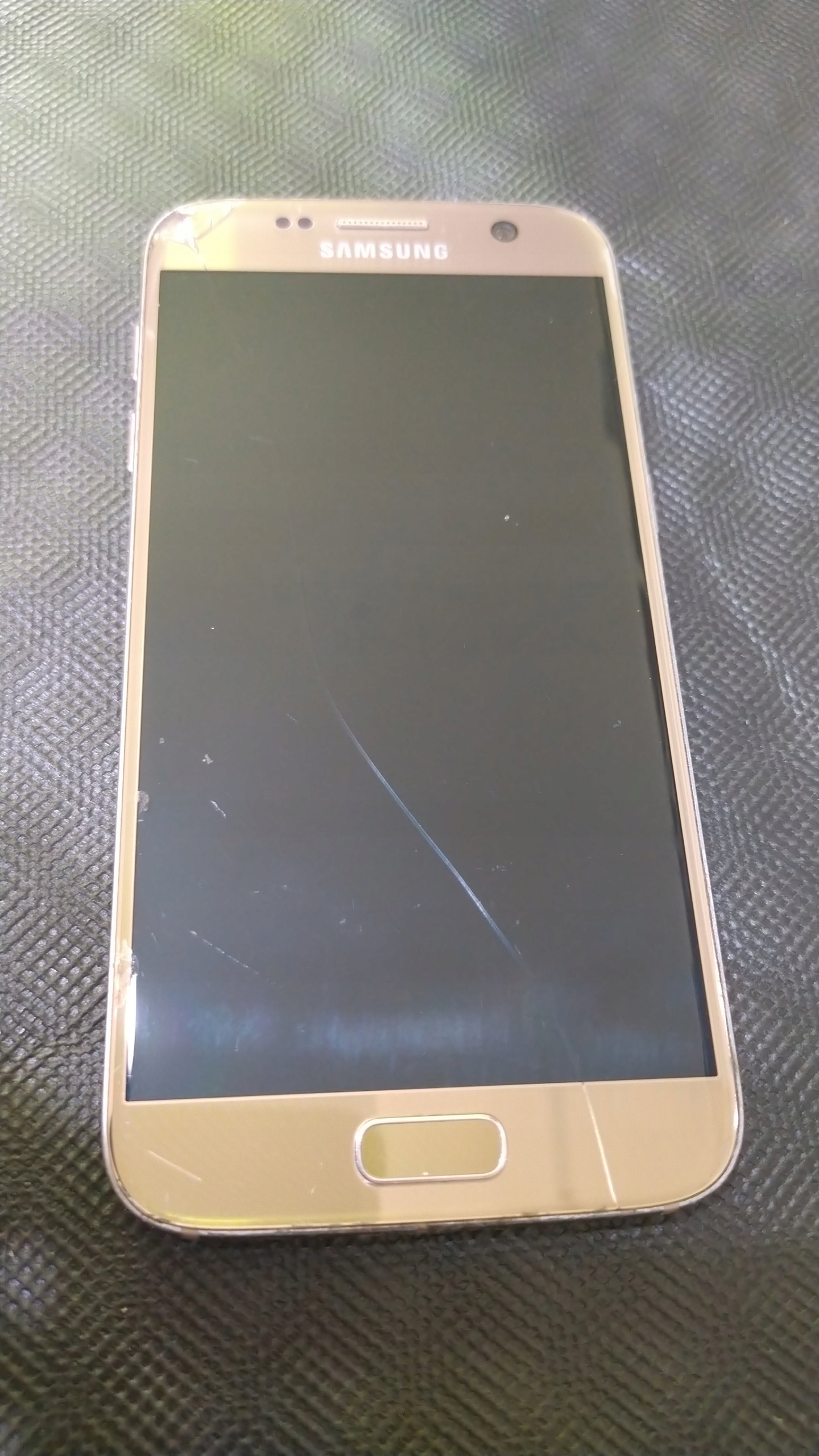 Samsung Galaxy S7 4 GB / 32 GB uszk. ekran, Popękany, raczej dla serwisów