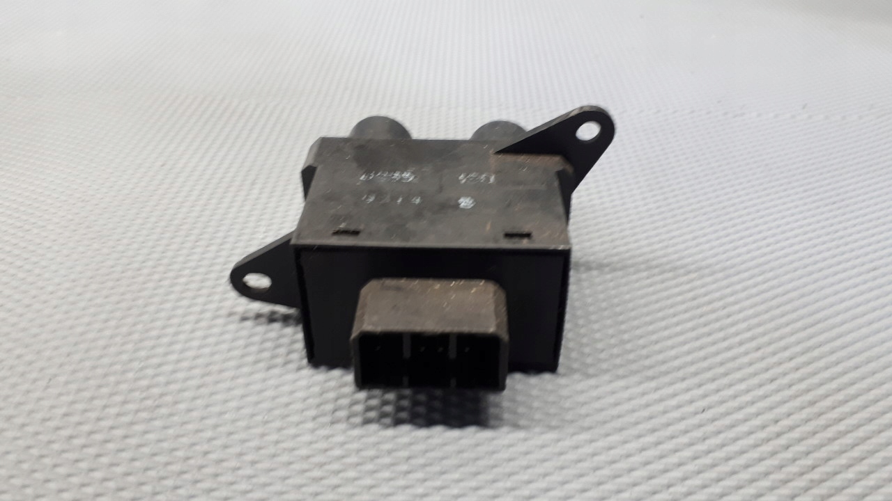 Przełącznik świateł mazda 323F 94r