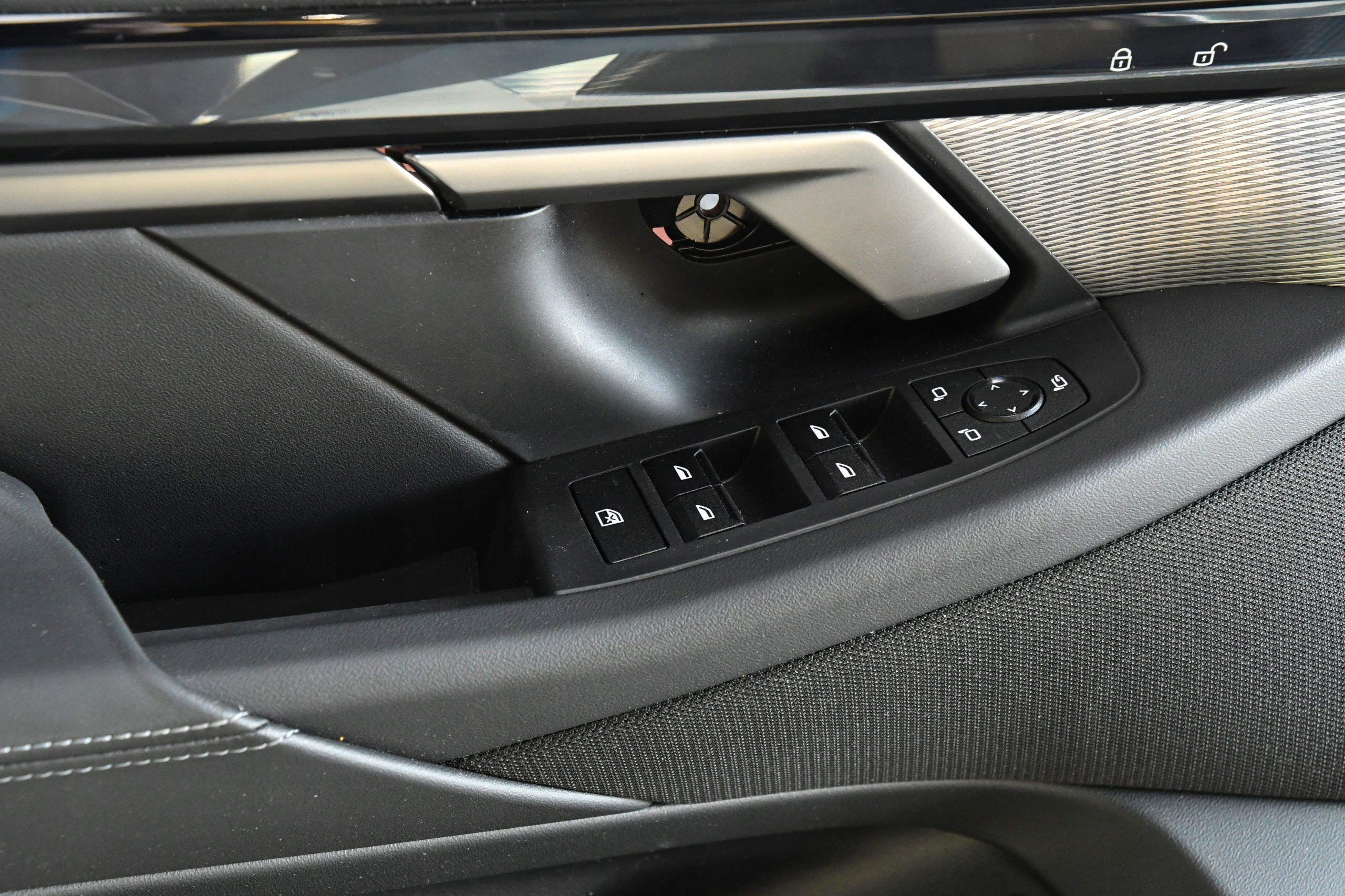дверные карты передний левый BMW 5 G60 G61
