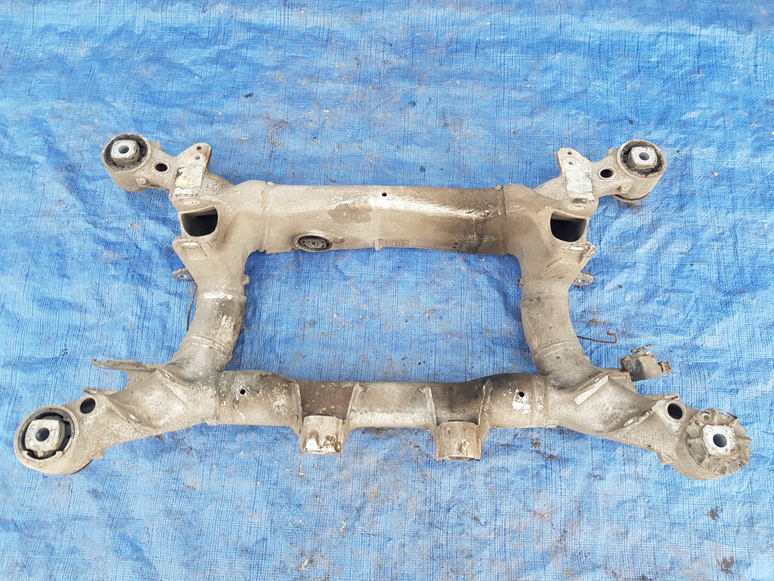 axle beam rear part BMW E63 E64 sider subframe axle beam 4027064