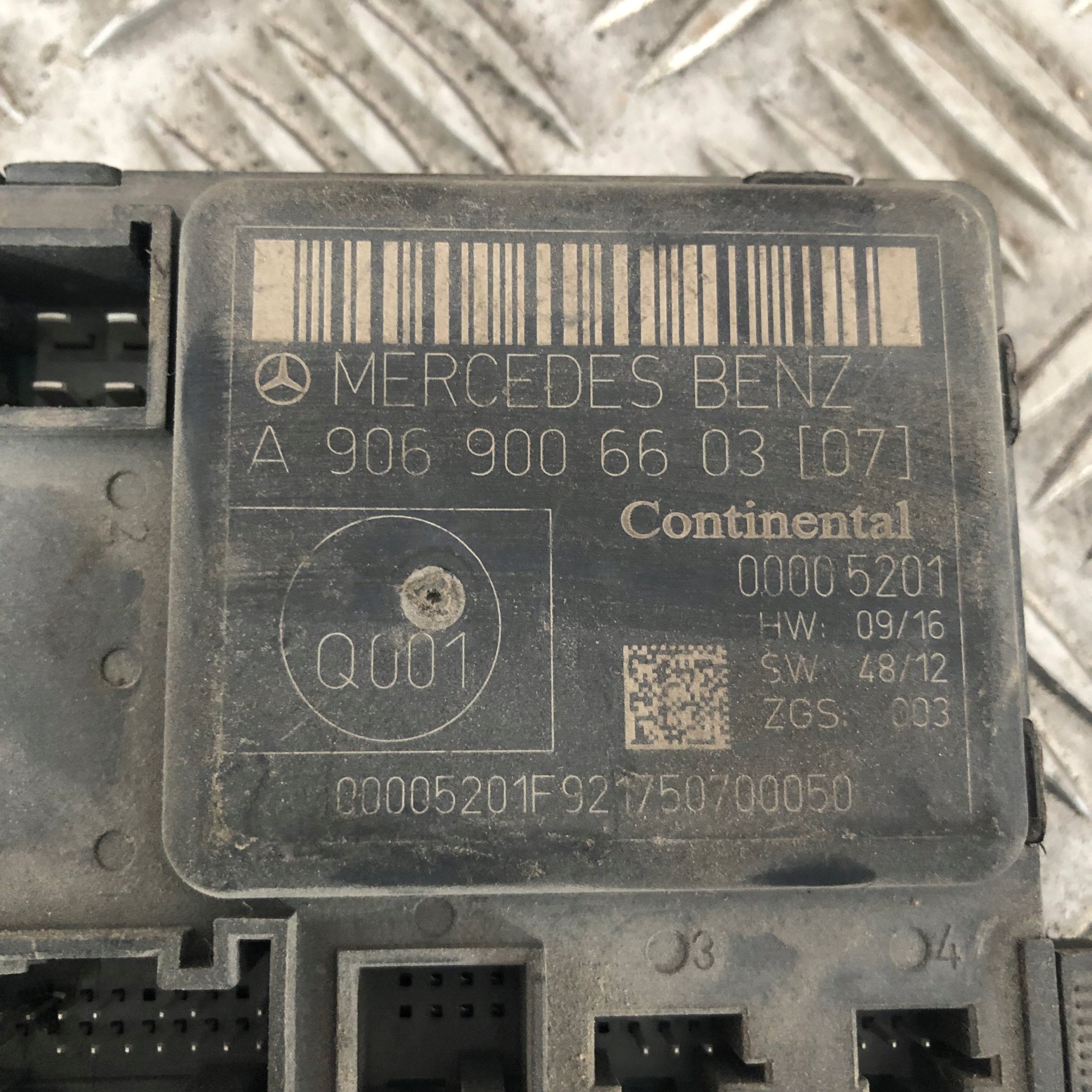 Модуль двери SPRINTER левый a9069006603 [07]