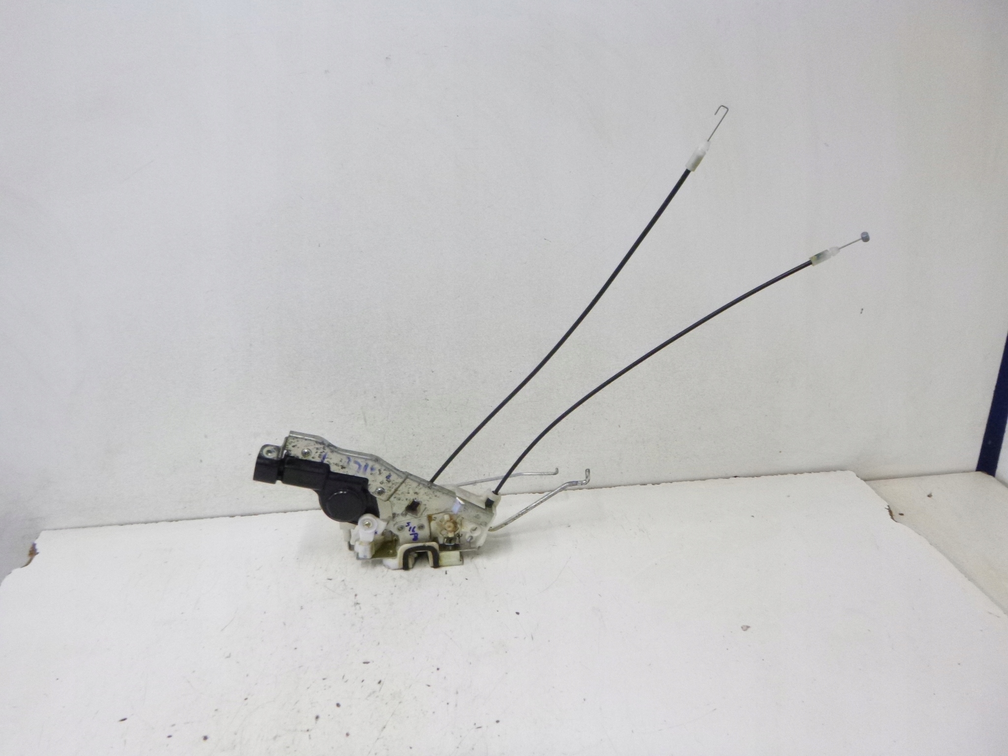 lock door front right Nissan Pixo 08-13r.