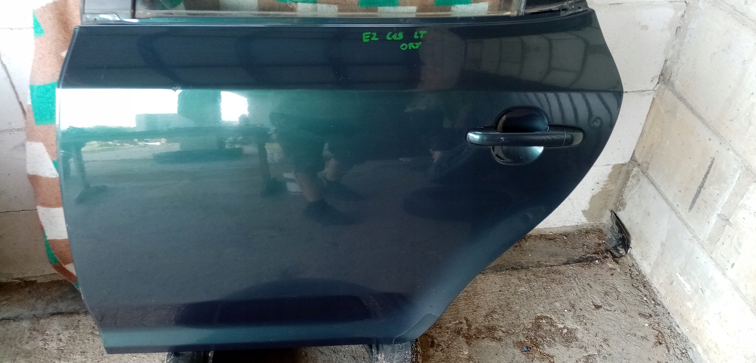 E2 DRZWI LEWY TYŁ LEWE KIA CEED 06-12 HB ORYGINAŁ Strona zabudowy tył - lewa