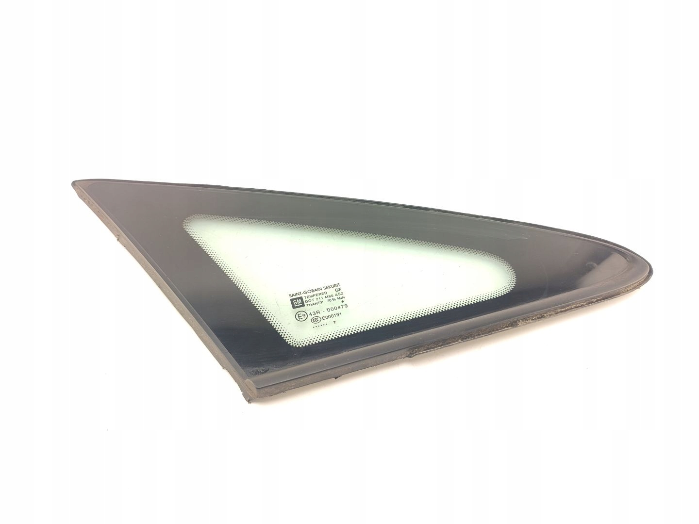 СКЛО ТРИКУТНИК ПРАВИЙ OPEL CORSA D 13188025