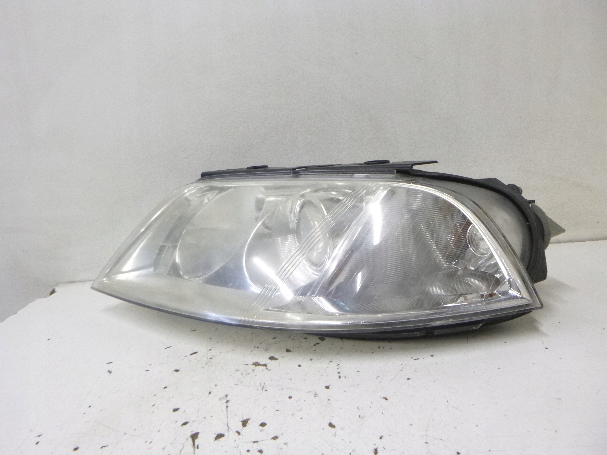 light front Volkswagen Passat B5 Lift 2002r. 3B0941015AN