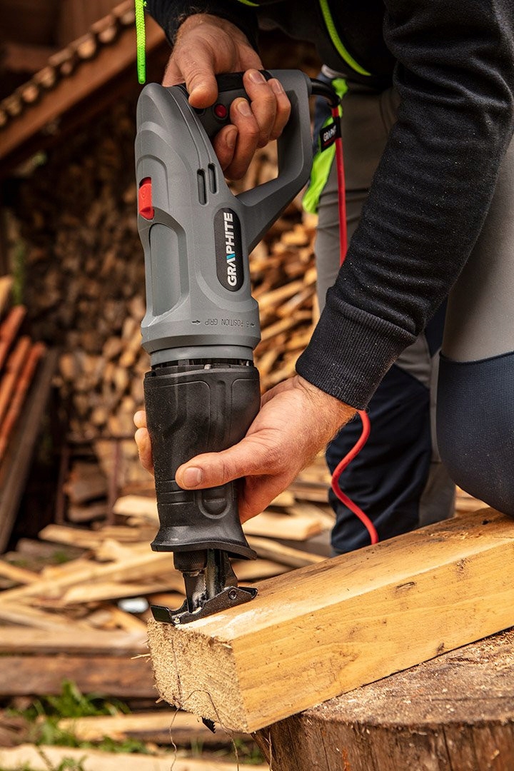 GRAPHITE PILARKA PIŁA SZBLASTA LISICA SZABLOWA LISI OGON 900W POSUWNA Prędkość skokowa 2600 1/min