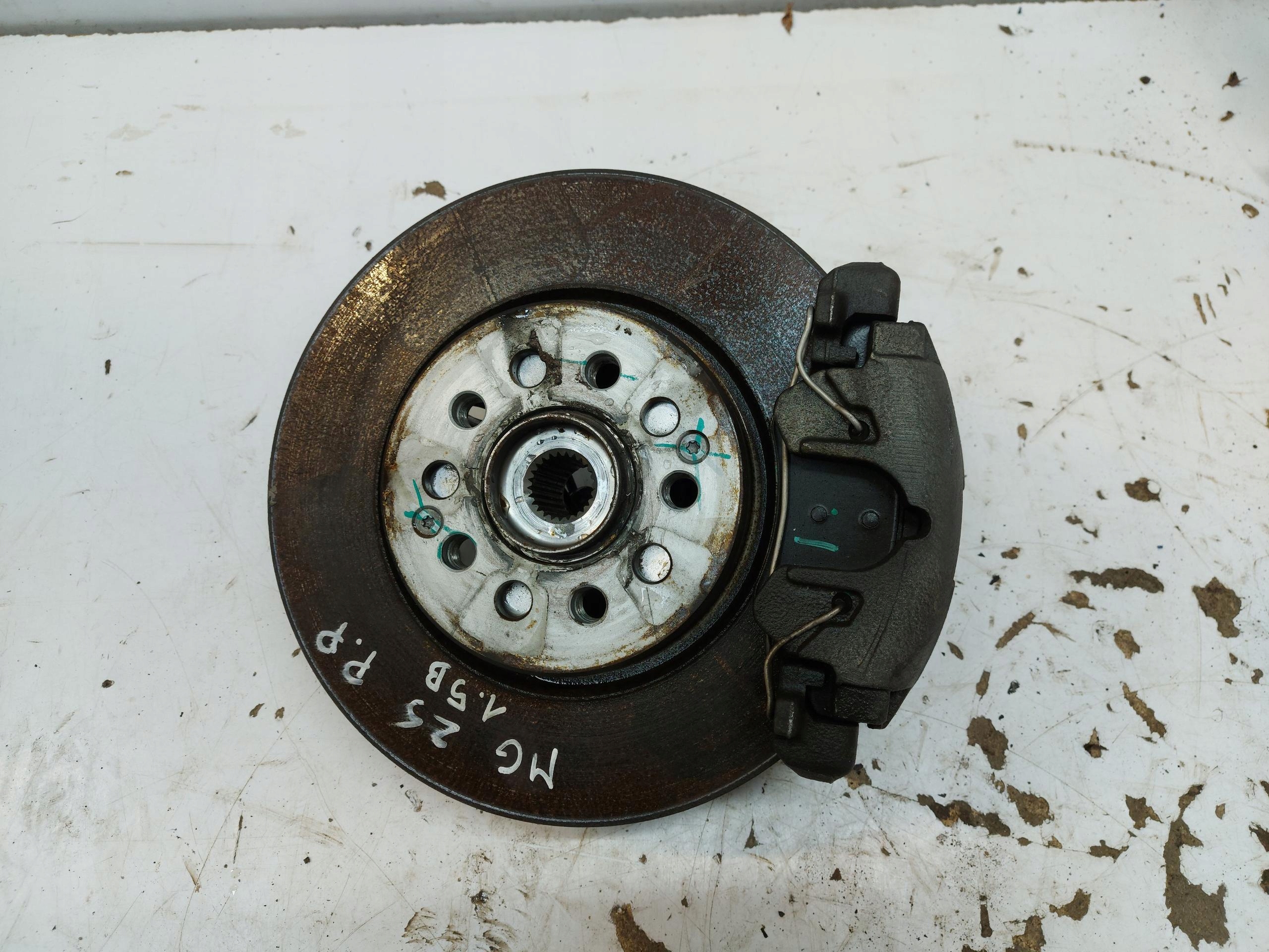 MG ZS 1.5B swing front right