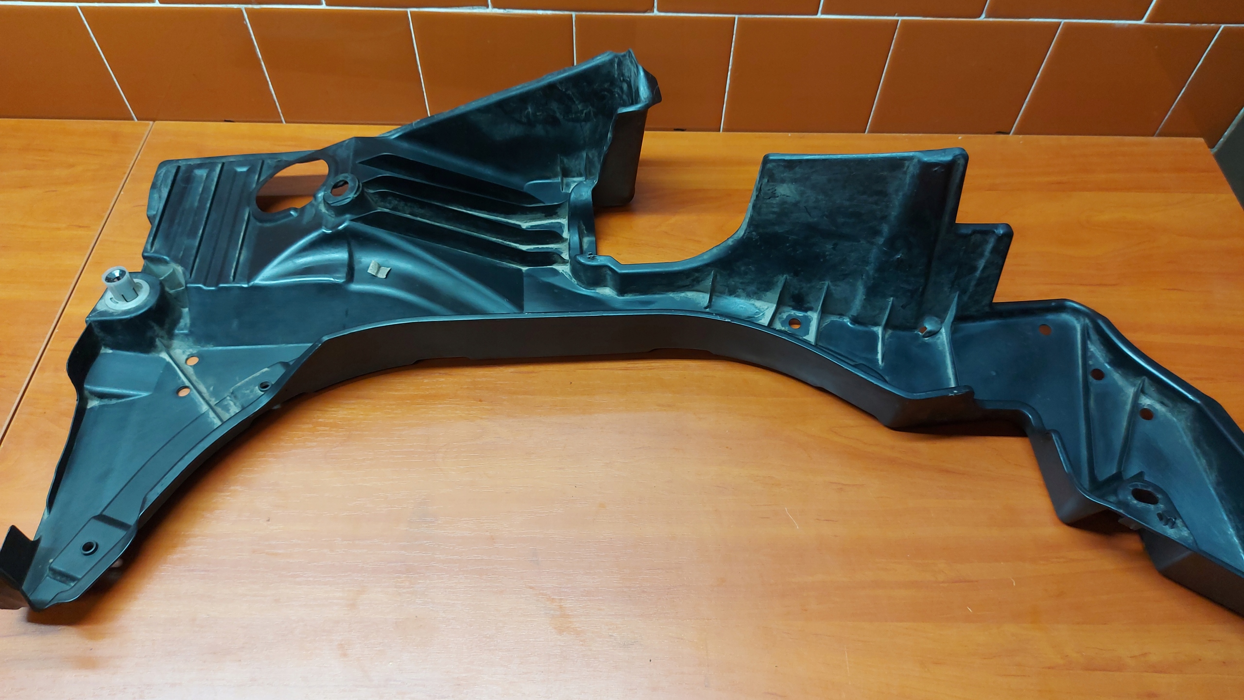 cover below bumper chassis right rear part TOYOTA COROLLA E21 19- KOMBI