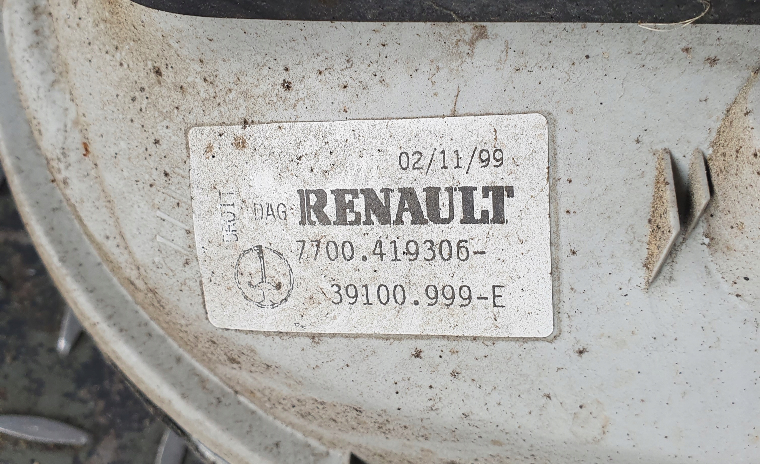 renault oe 260102734R фара правая