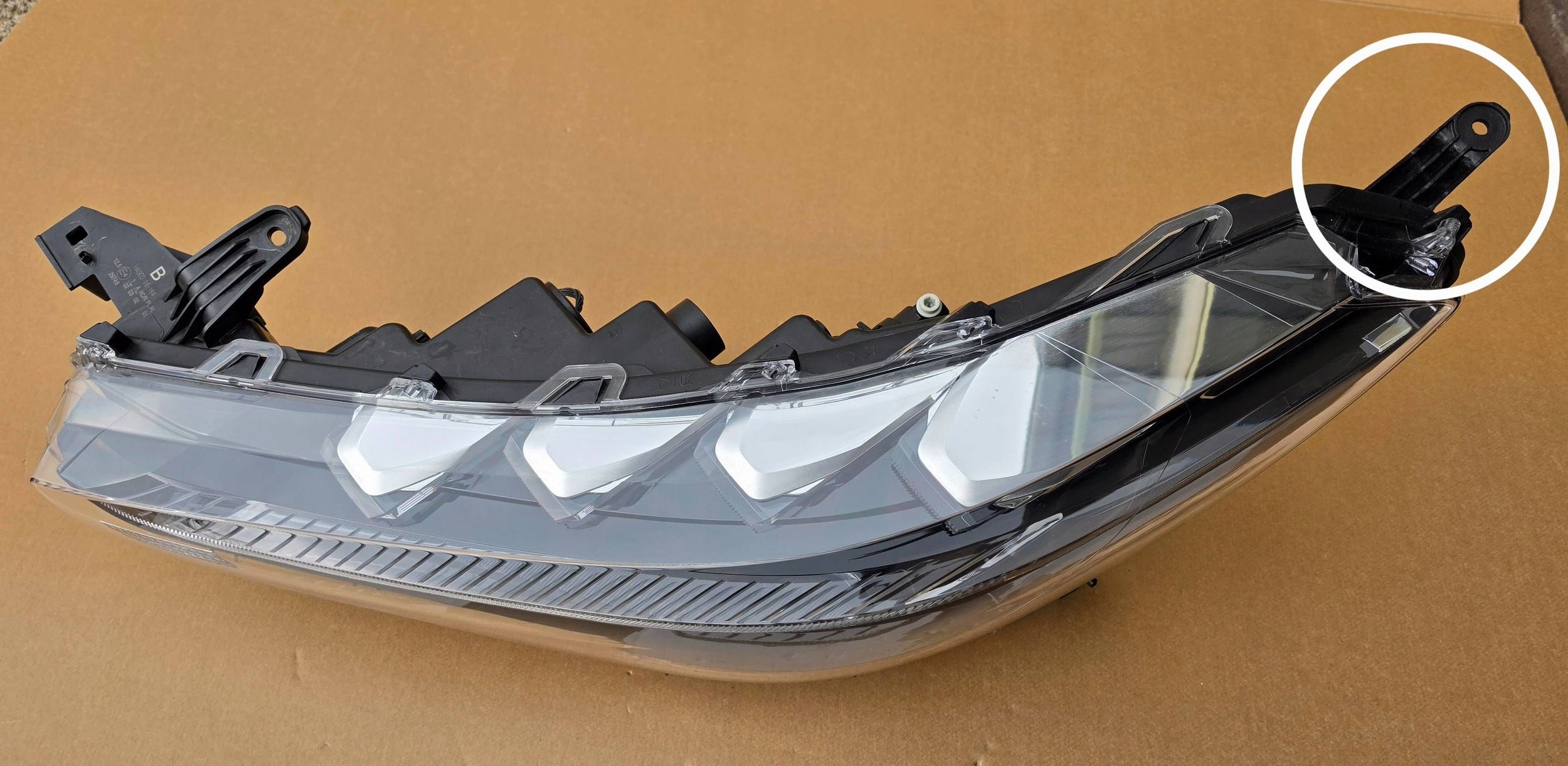 Toyota Corolla Cross HASC016184 light front left full led
