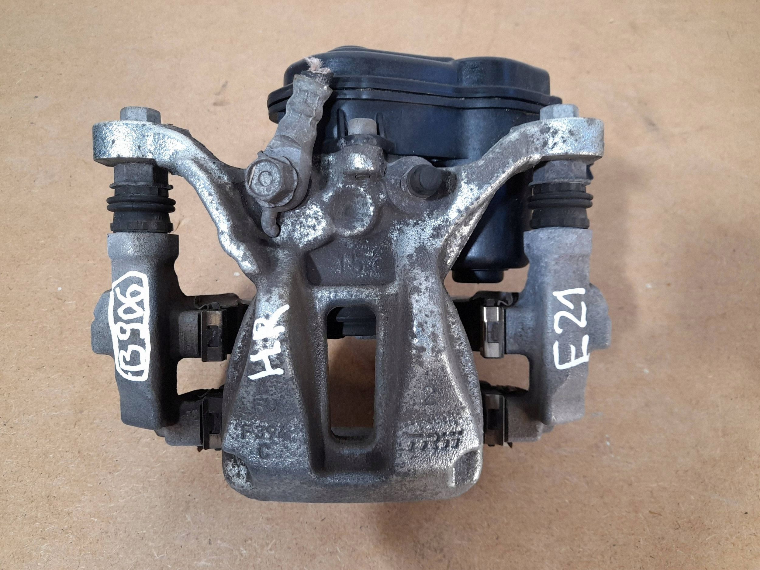 Toyota Corolla E21 caliper brake rear right (B906)