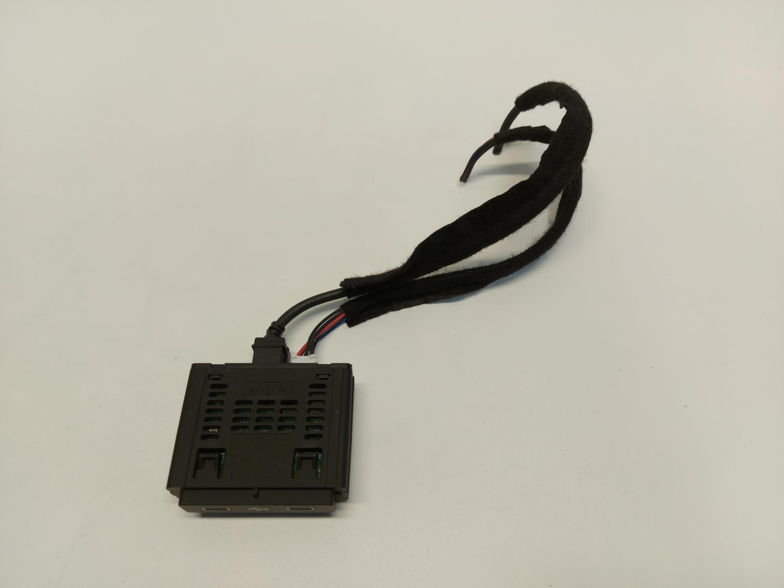 RENAULT Austral E Adaptateur USB 284H38566R