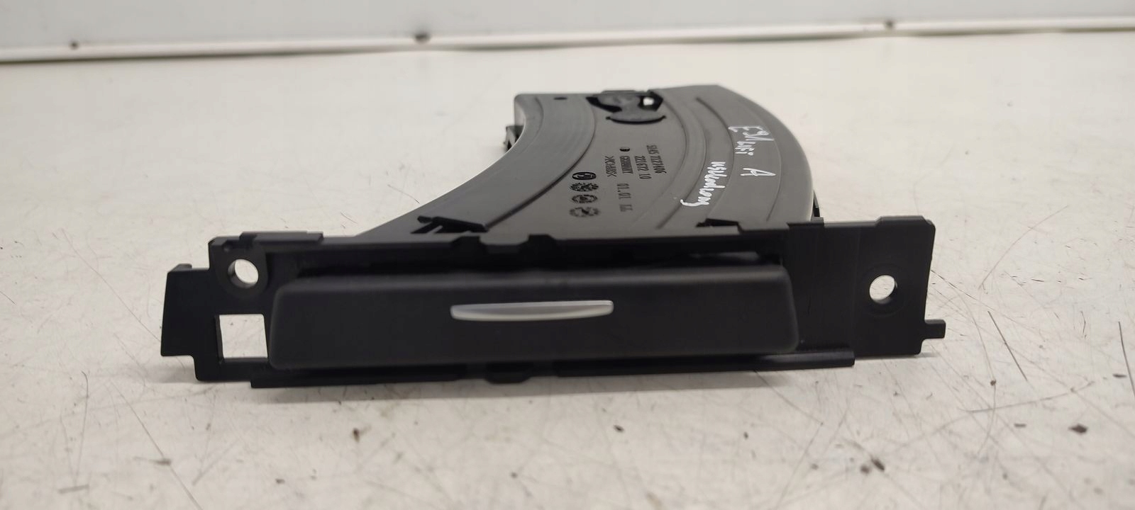 bracket for kubek kubki BMW E90 E91 LIFT