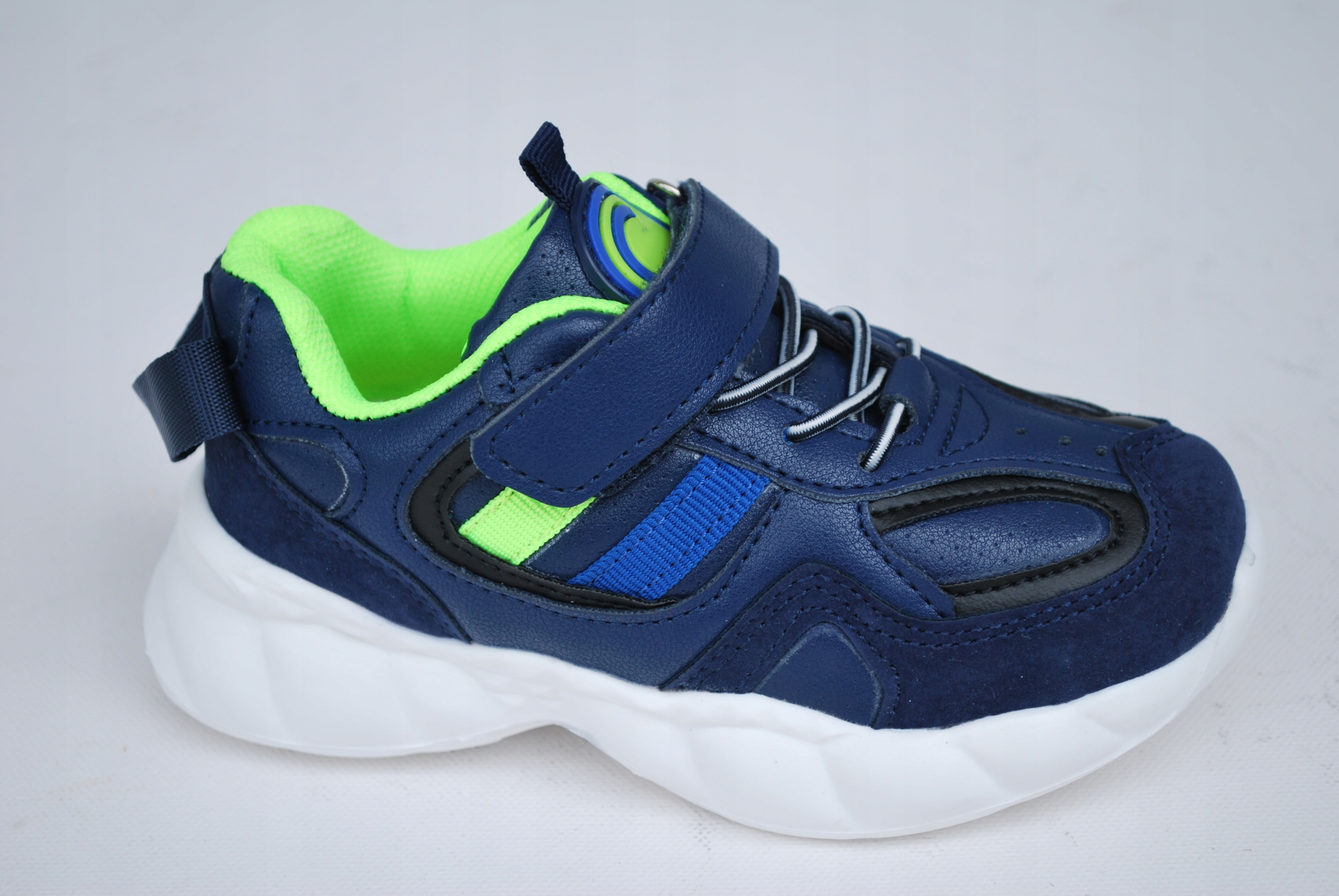 LEKKIE BUTY SPORTOWE ADIDASY w.skóra r.31 / 19,1cm Bohater brak