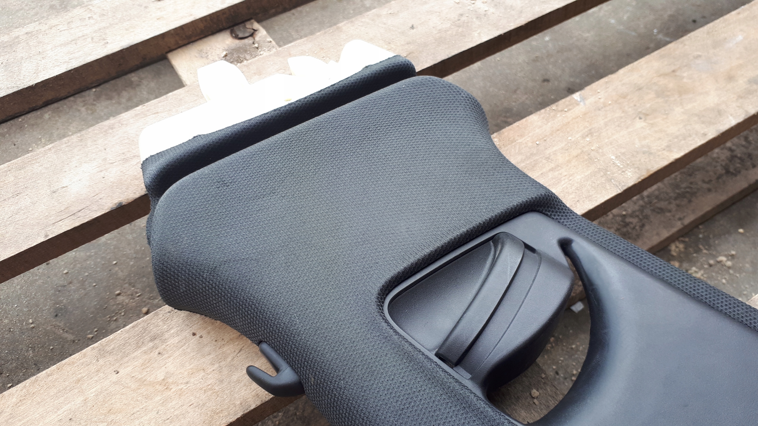 A4 B8 S4 cover supports SLUPKA B S LINE left front 8K0867281B