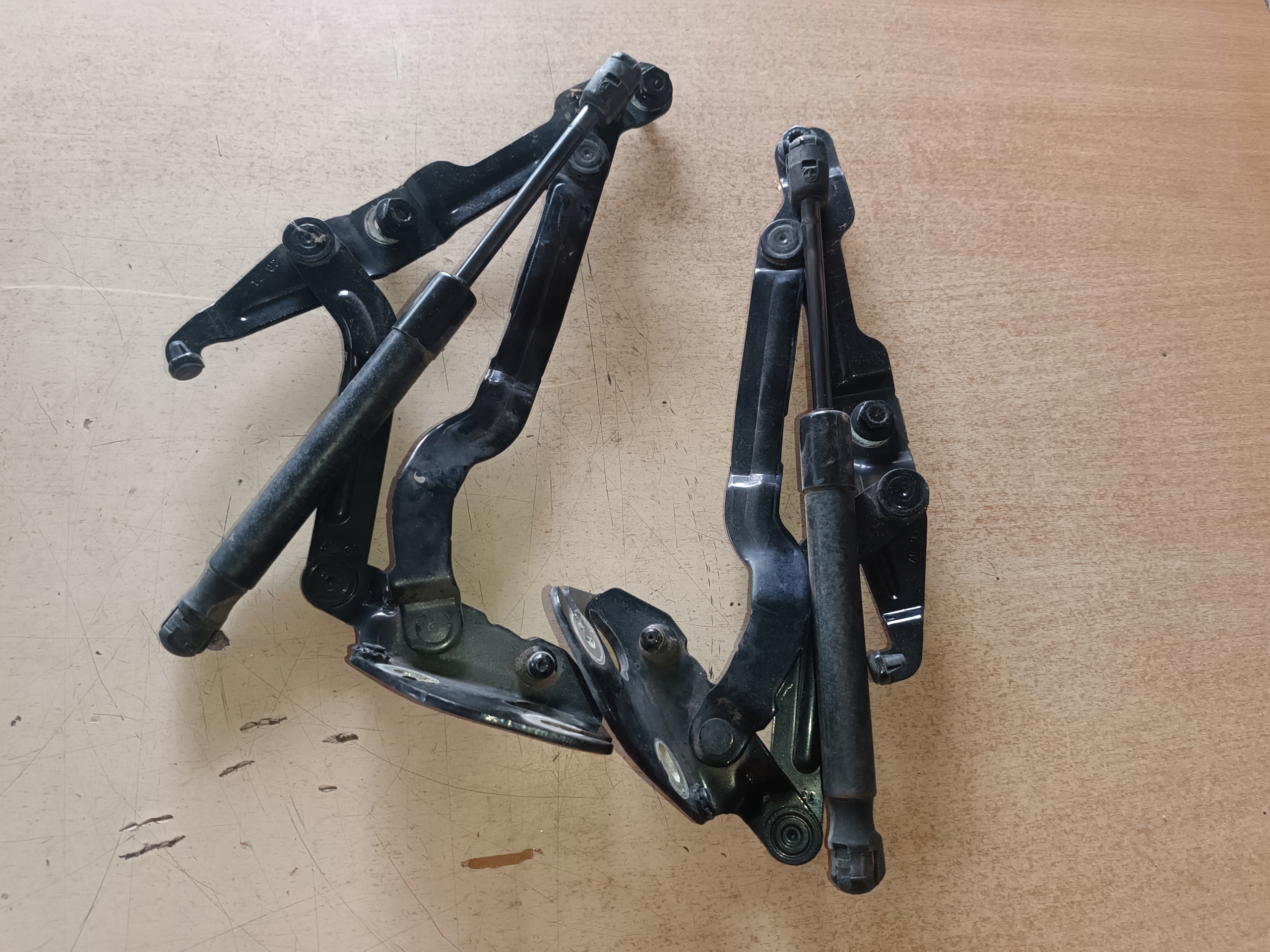 SKODA SUPERB ZAWIAS KLAPY BAGAZNIKA TYŁ SEDAN