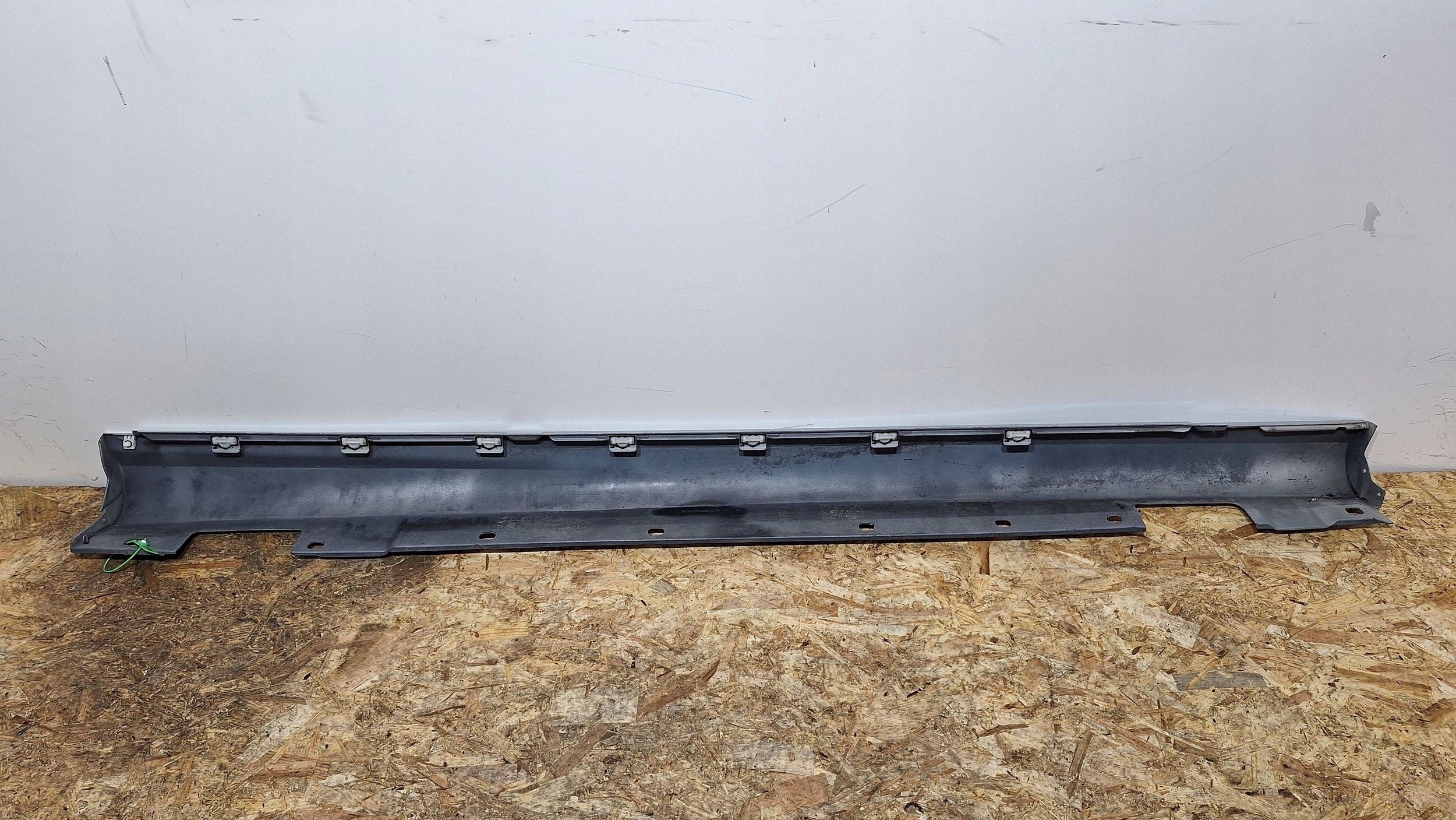 cap threshold moulding threshold left MERCEDES C-KLASA W204 AMG 07- A2046981354