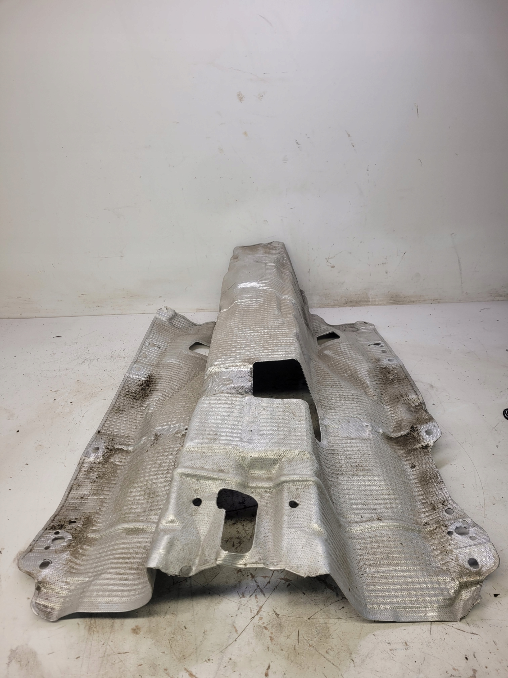 BLENDE ABDECKUNG TERMICZNA TUNELU AUDI A4 B9 A5 8W0804160A