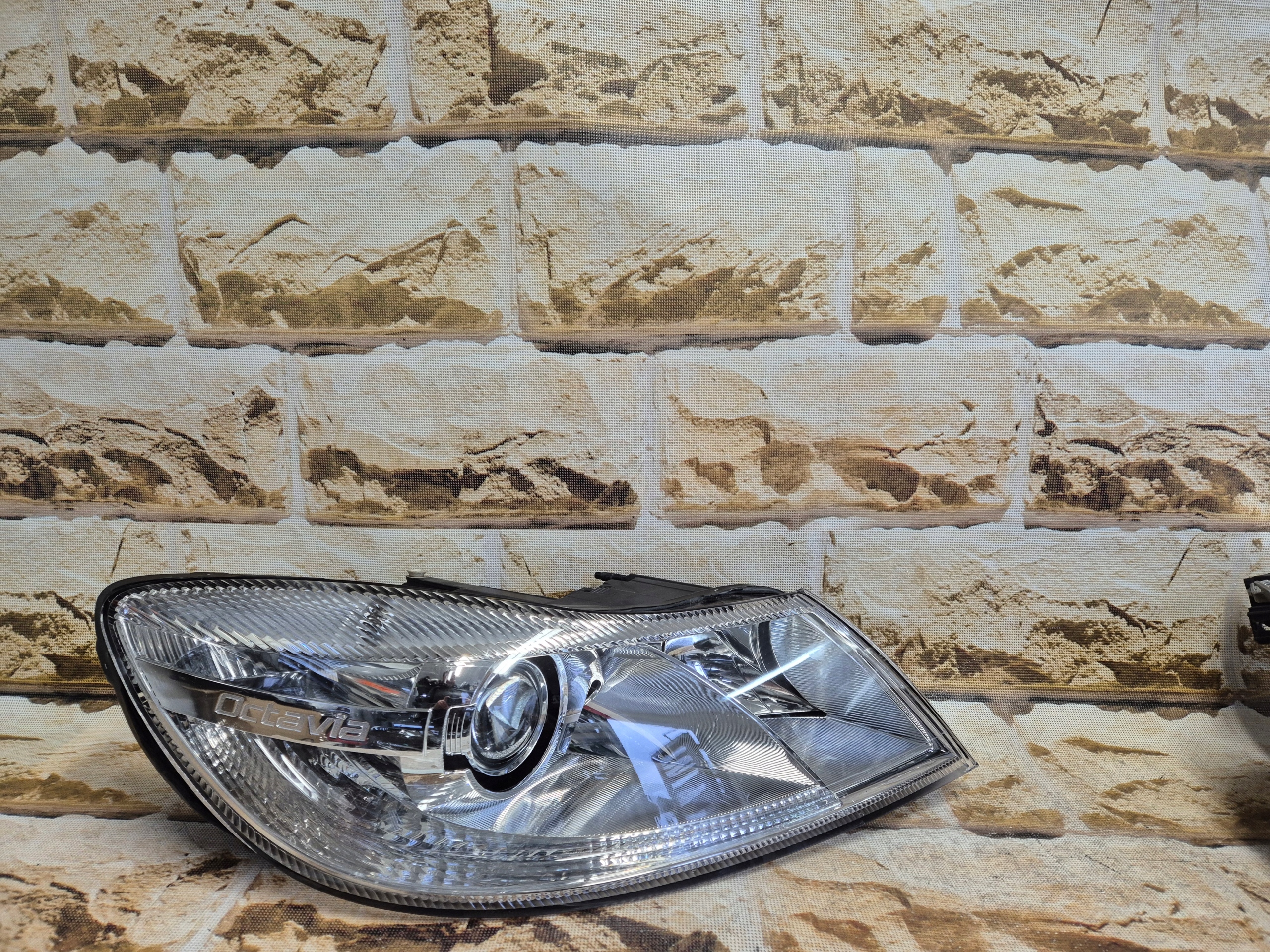 skoda octavia 2 II lift xenon skrętny europa prawa lampa kompletna
