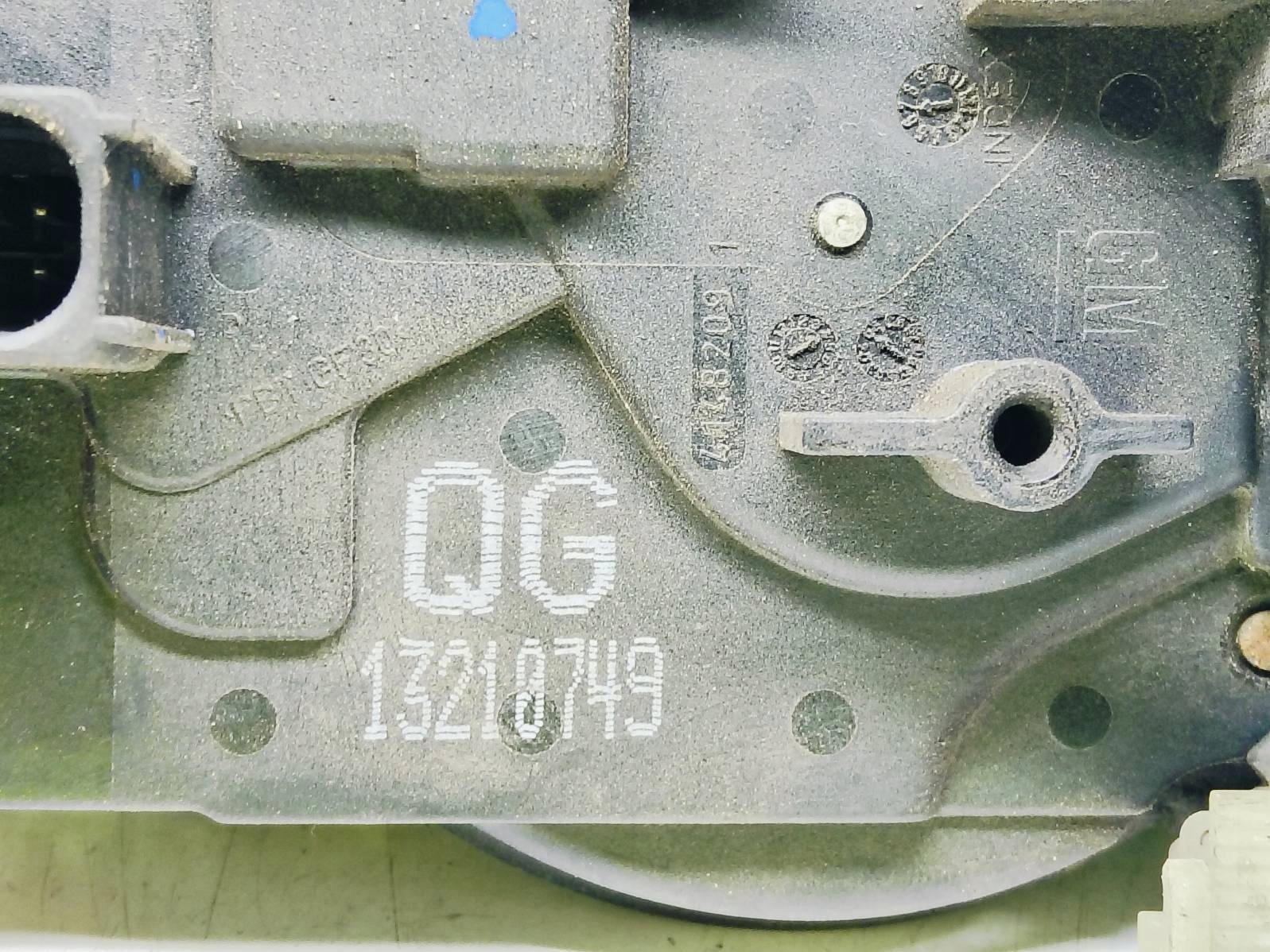 lock door right front Opel Astra H 1.9 CDTI 13210749 QG
