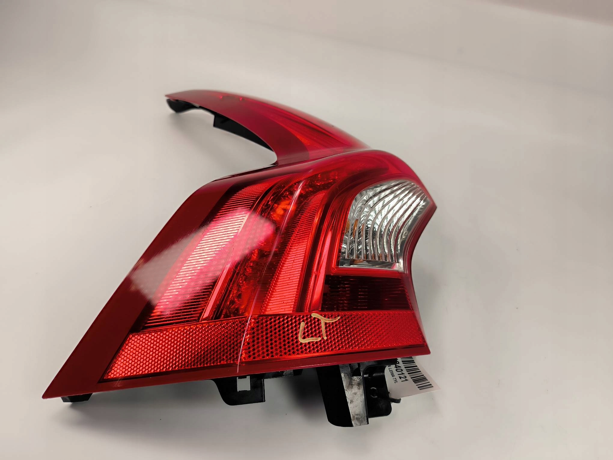 LAMPA LEWA TYŁ 31395928 VOLVO V60 Cross Country