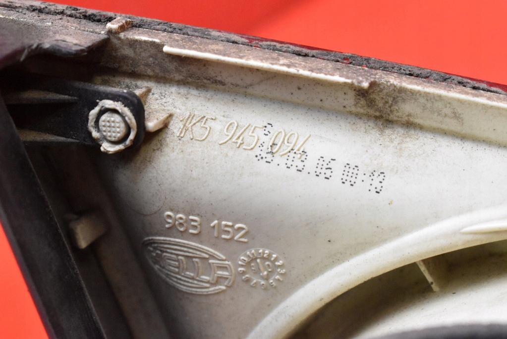 фонарь правый 1K4945094 vw JETTA 5 V седан 05-11