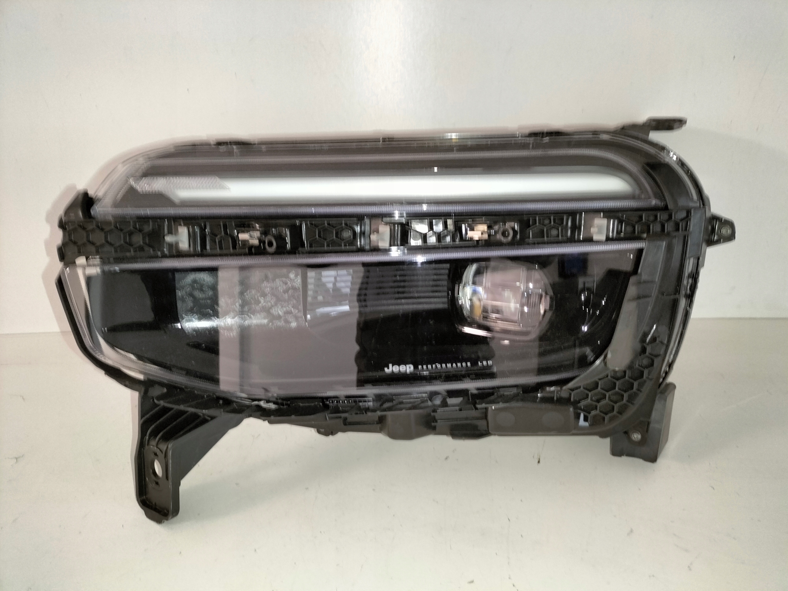 фара левая AVENGER 23- full led