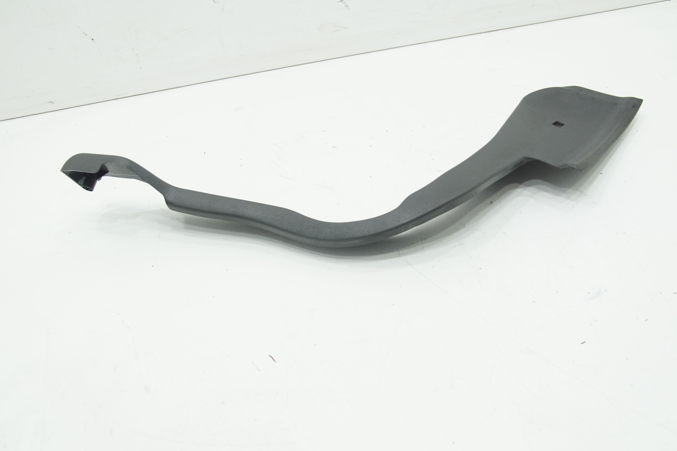 A2306930591 - Накладка петли люка левая MERCEDES SL R230 02-