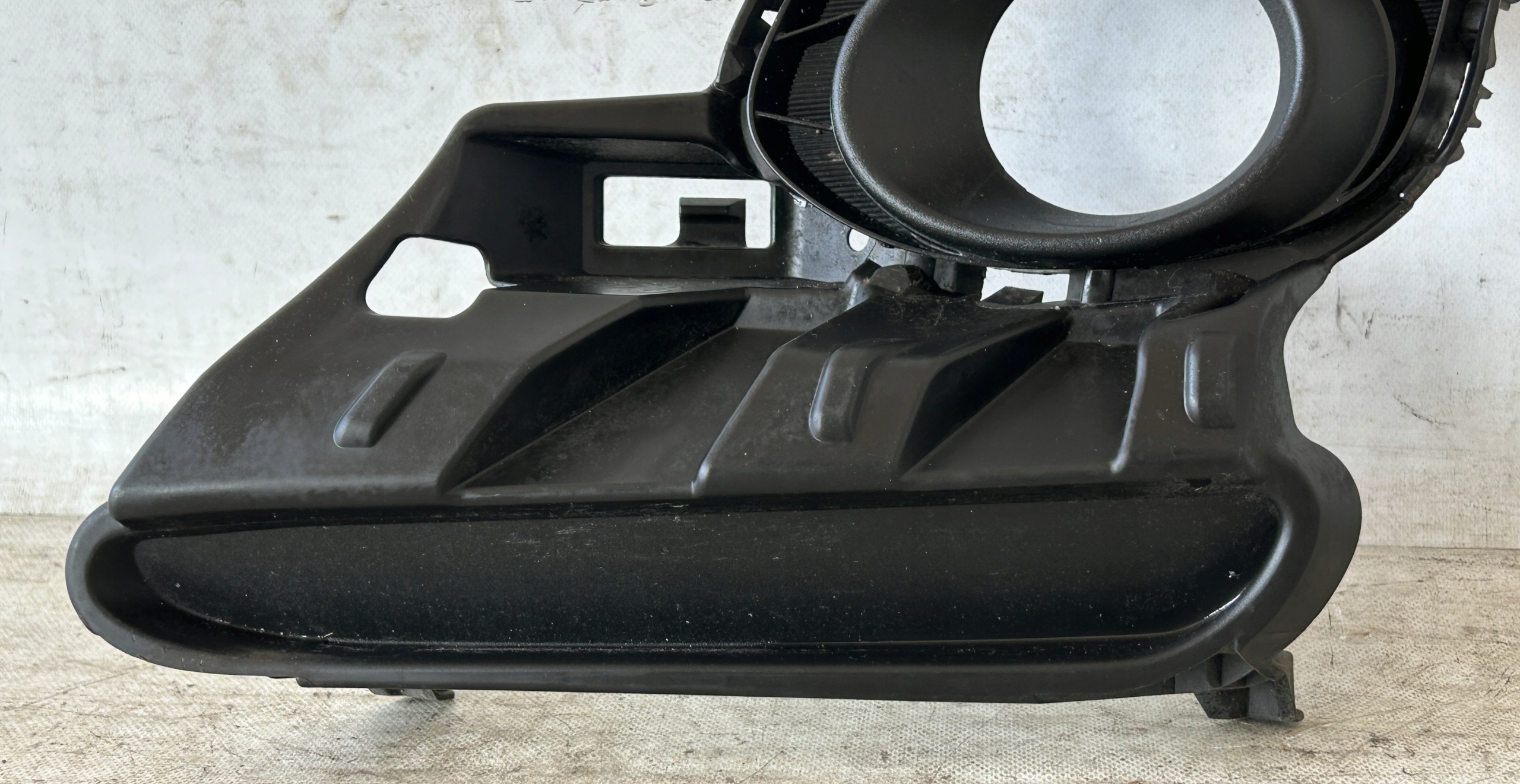 grid left of a bumper front MAZDA 3 BL LIFT 11