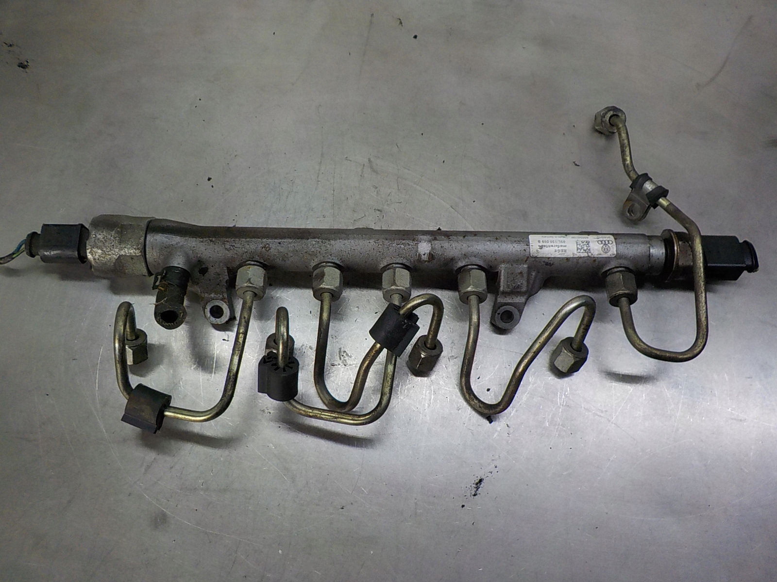 VW GOLF VI 1.6 TDI Rampe injection 03L130089B