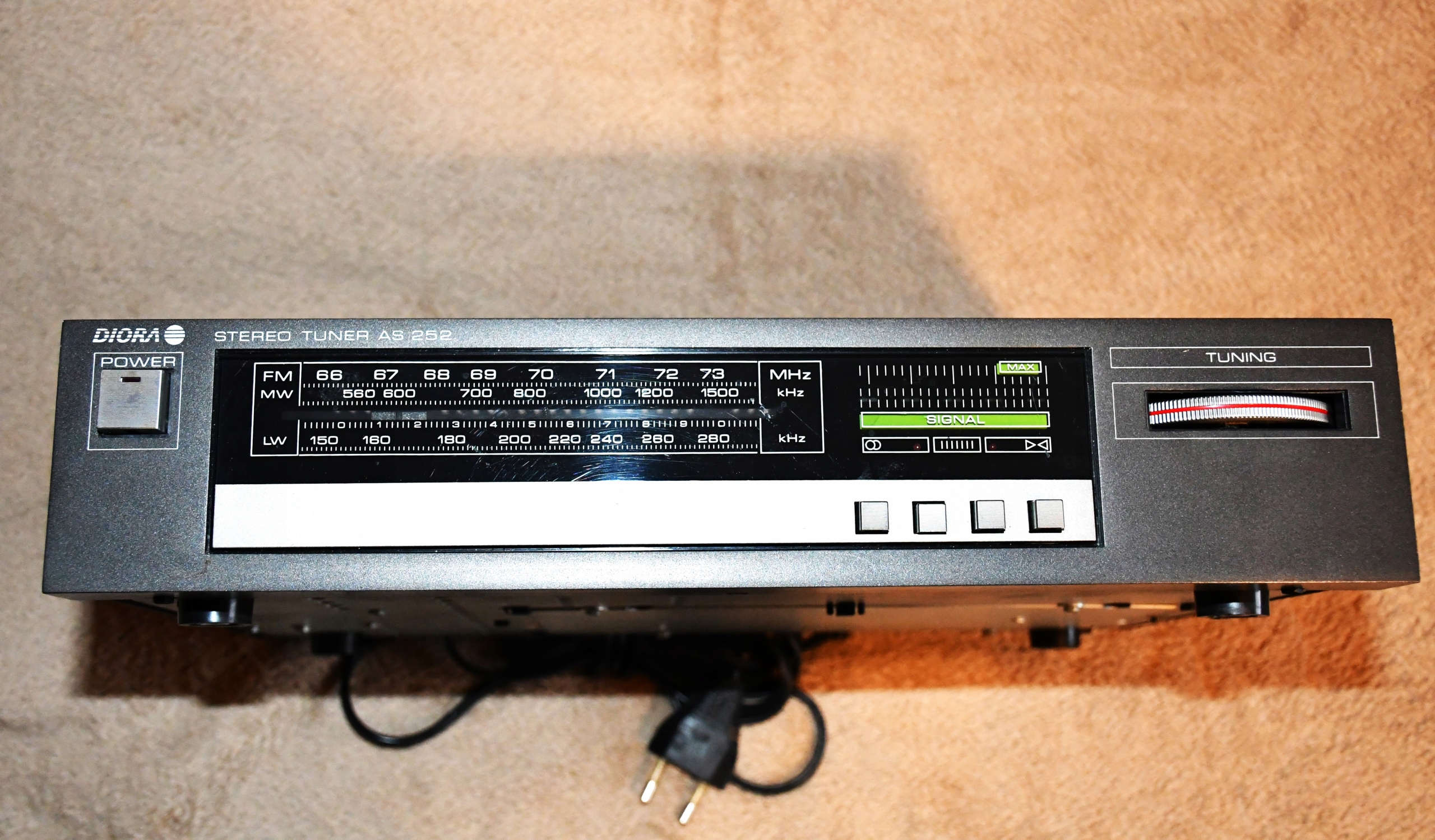 DIORA STEREO TUNER AS 252