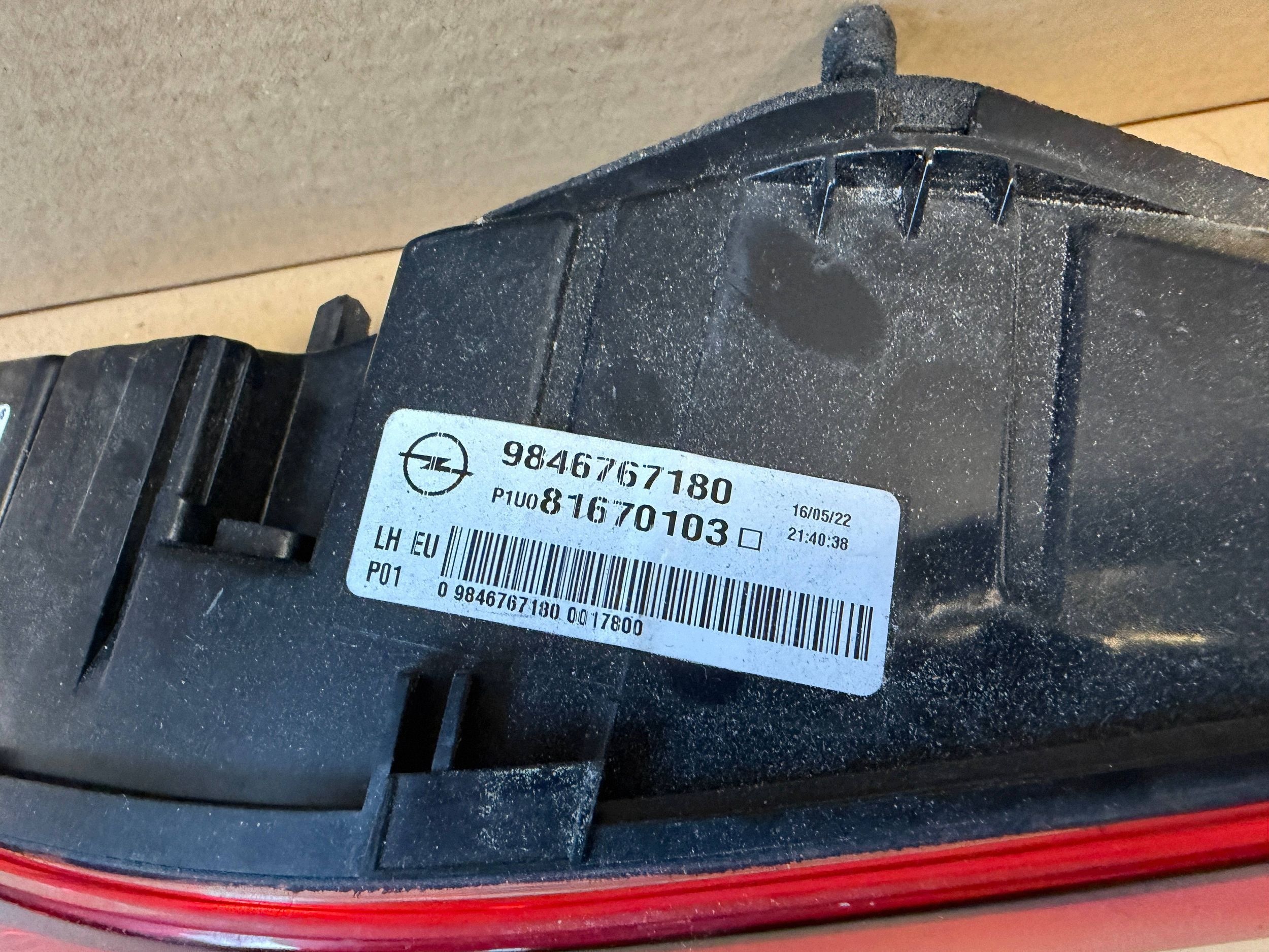 Opel Grandland X 21- Lift left rear part rear