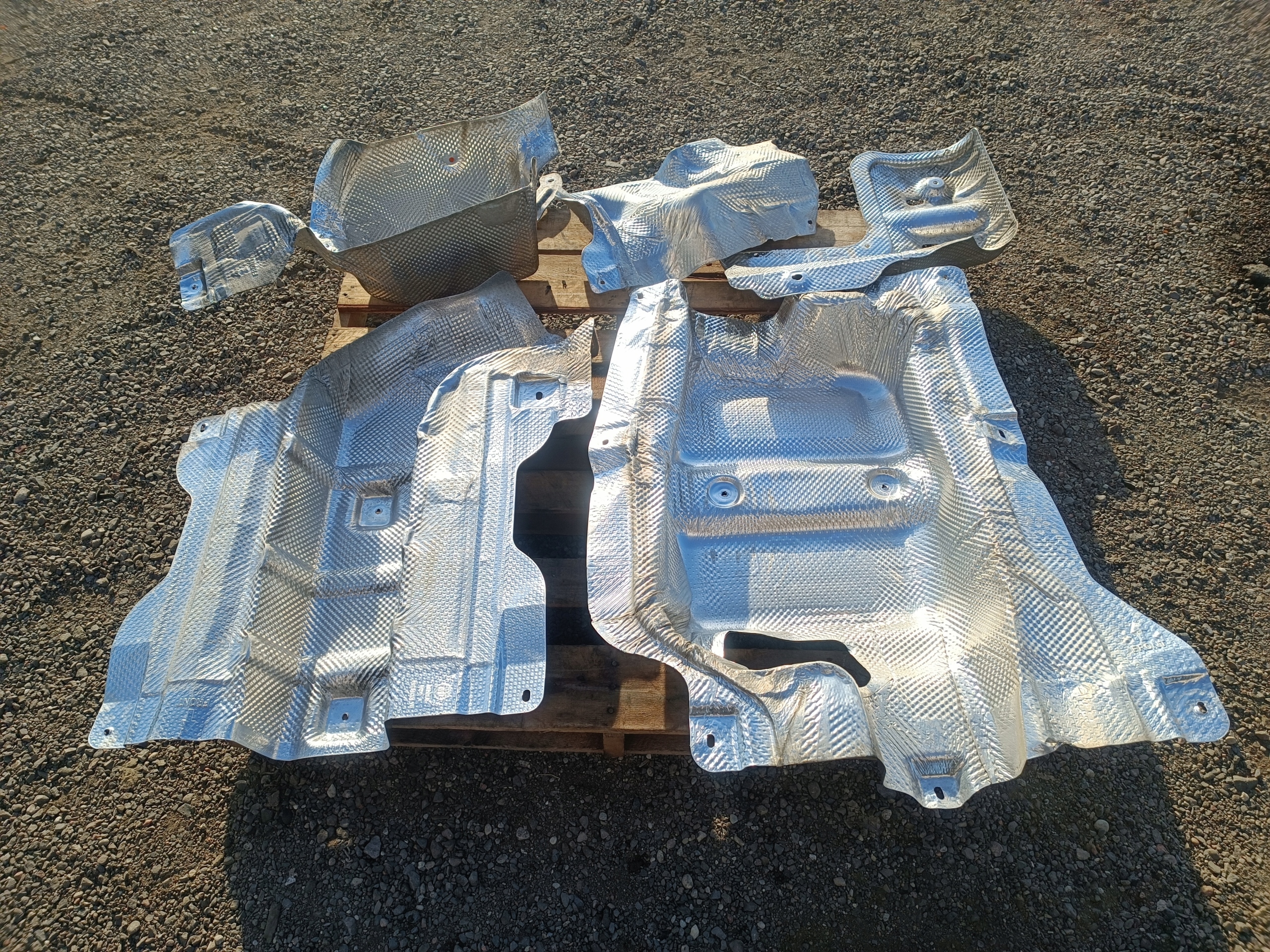 68214224AB, 68214229AB, - Термозащитный экран Chrysler Pacifica 2016 -