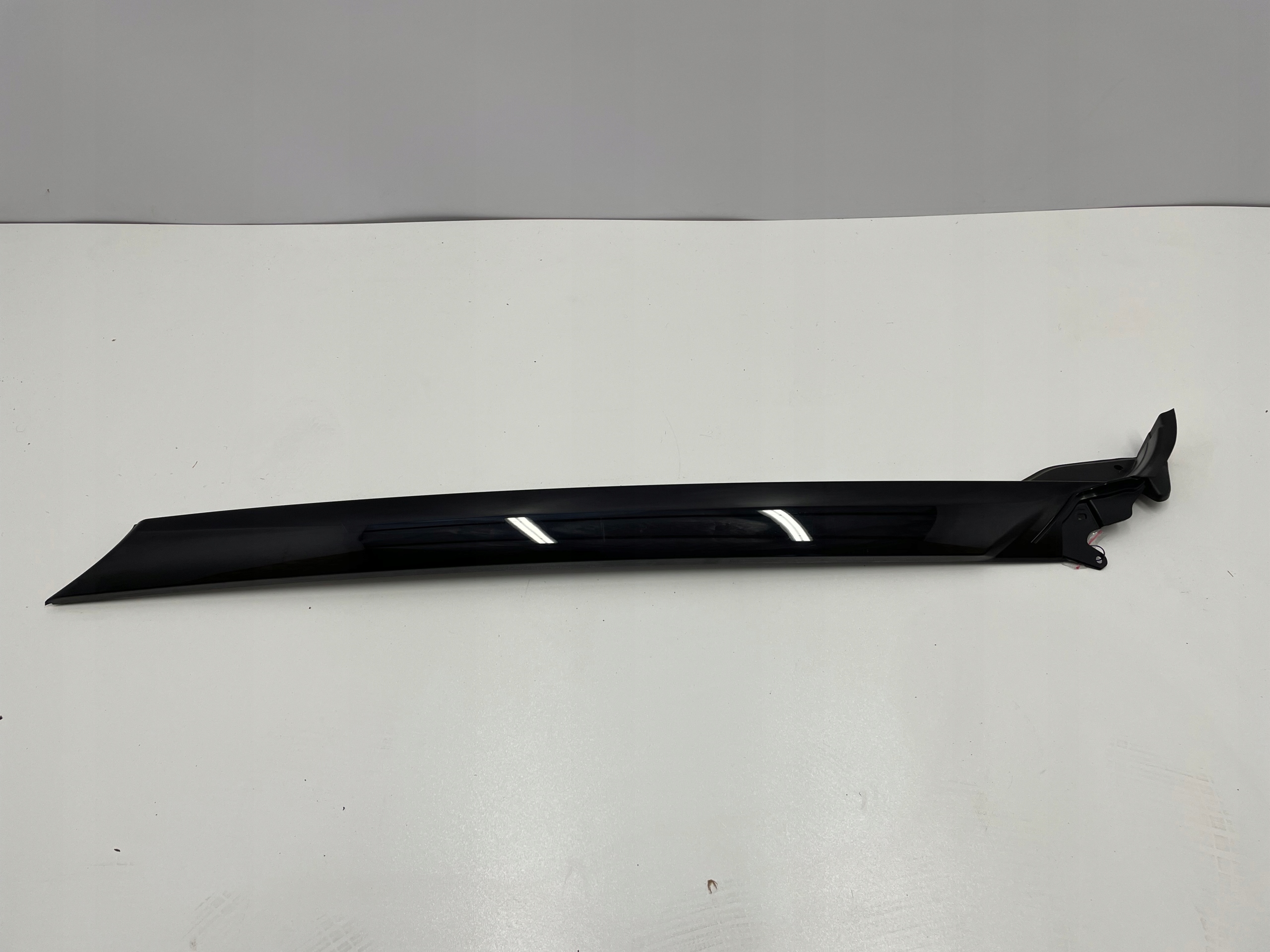 J8A2025A52AE J8A2-025A52-AE - Range ROVER VELAR L560 ветровое стекло