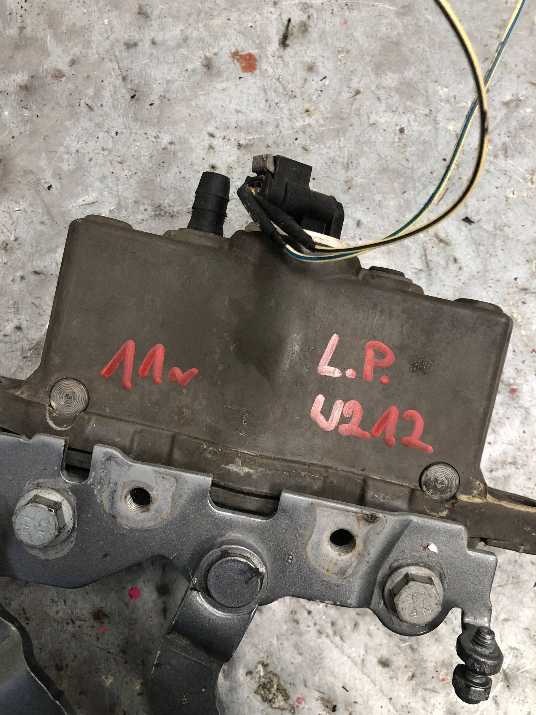 hinge bonnets NABOJ PIROTECHNICZNY left front MERCEDES W212 A2048800128