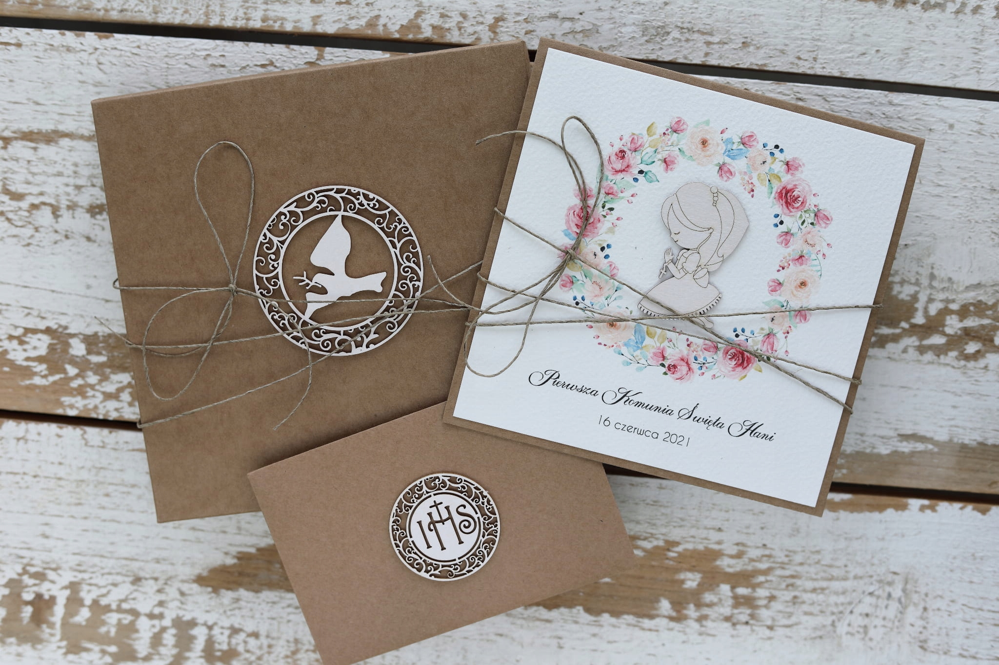 Ručně vyrobená společenská kartička pro dívku věnec ecri