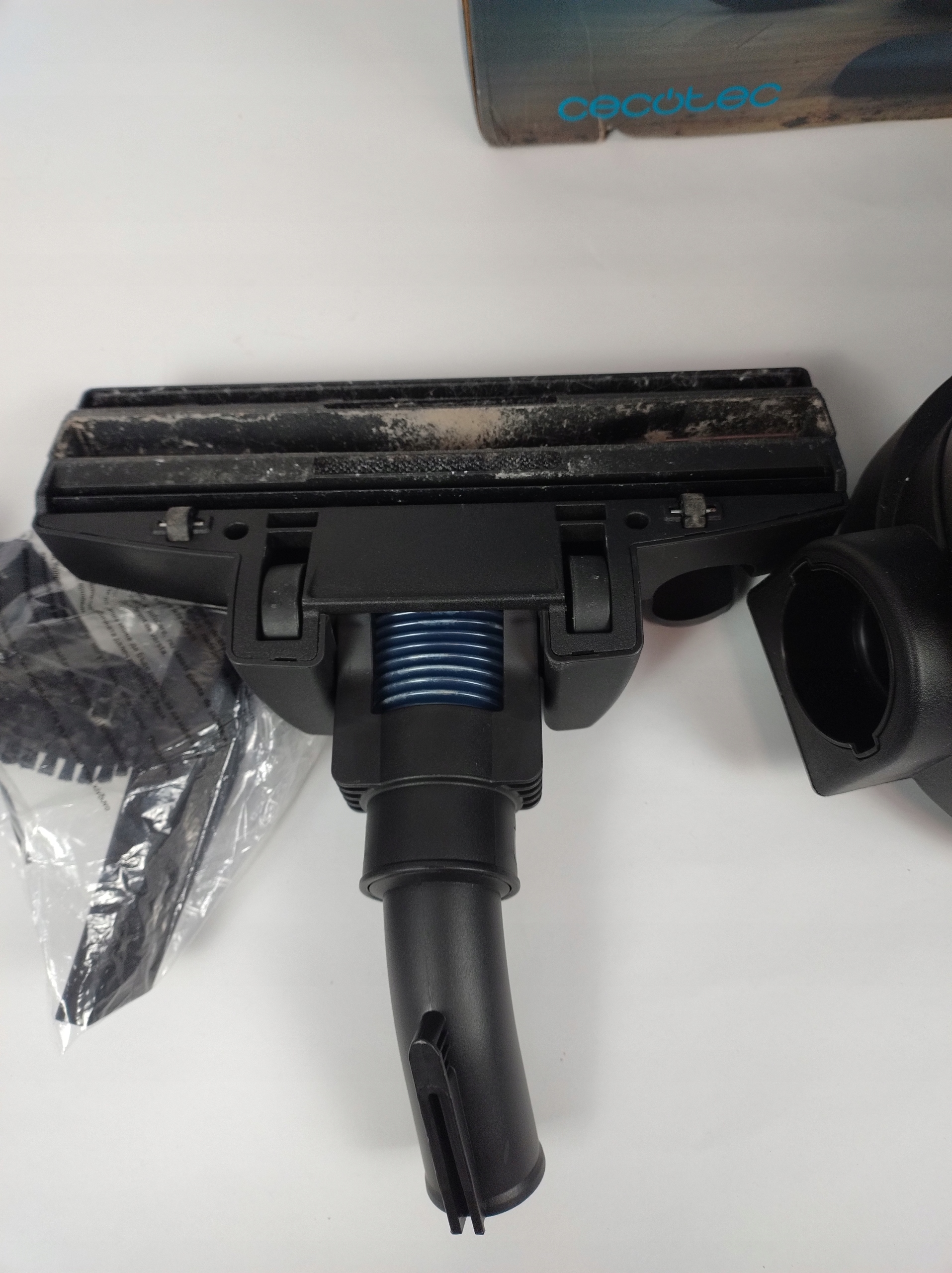 Odkurzacz bezworkowy Cecotec Conga Rockstar 2700 Vital/OPIS Moc 700 W