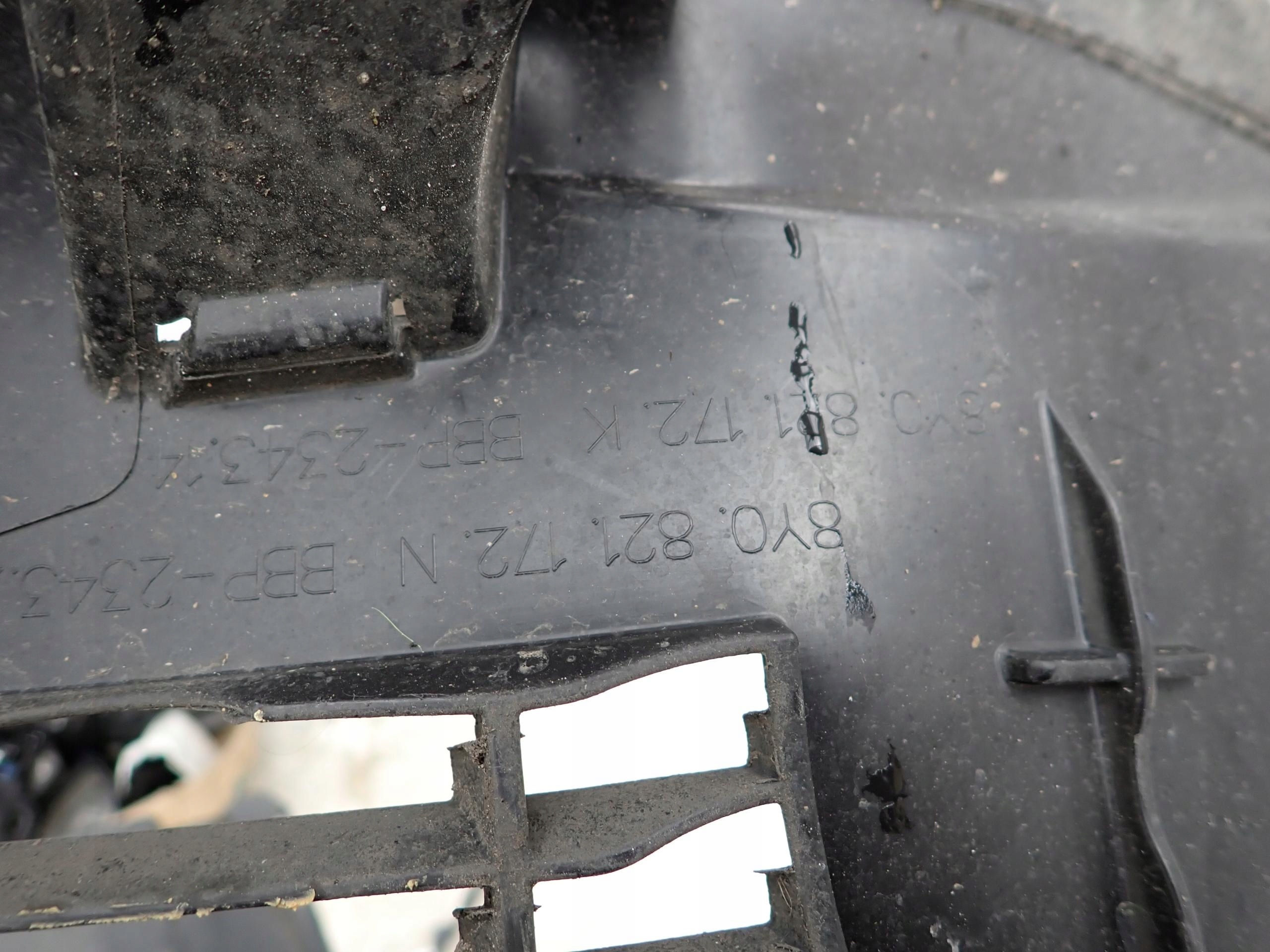 AUDI A3 8Y0 mudguard right front front 8Y0821172