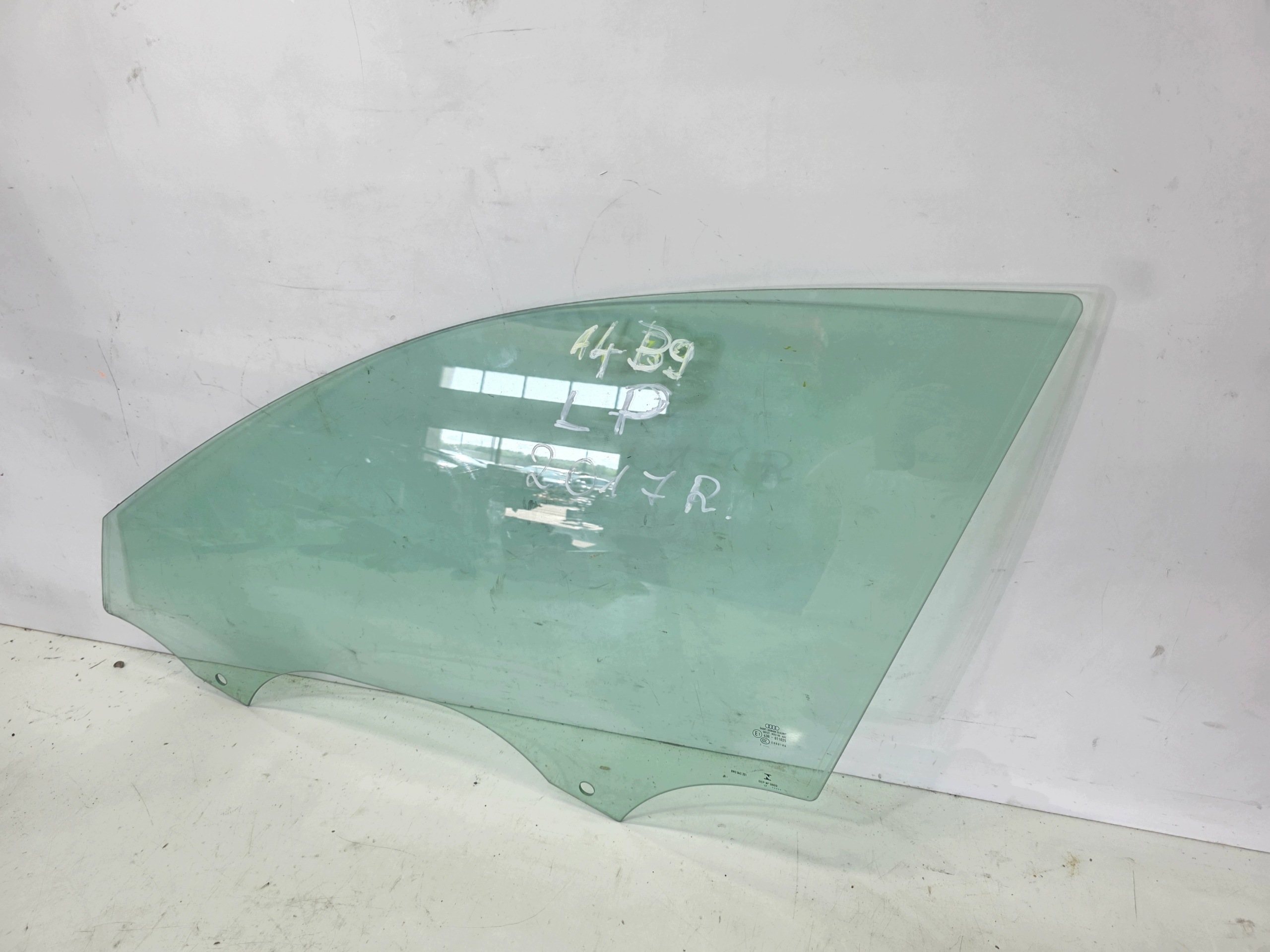 window side door left front AUDI A4 B9 8W0845201 2017R