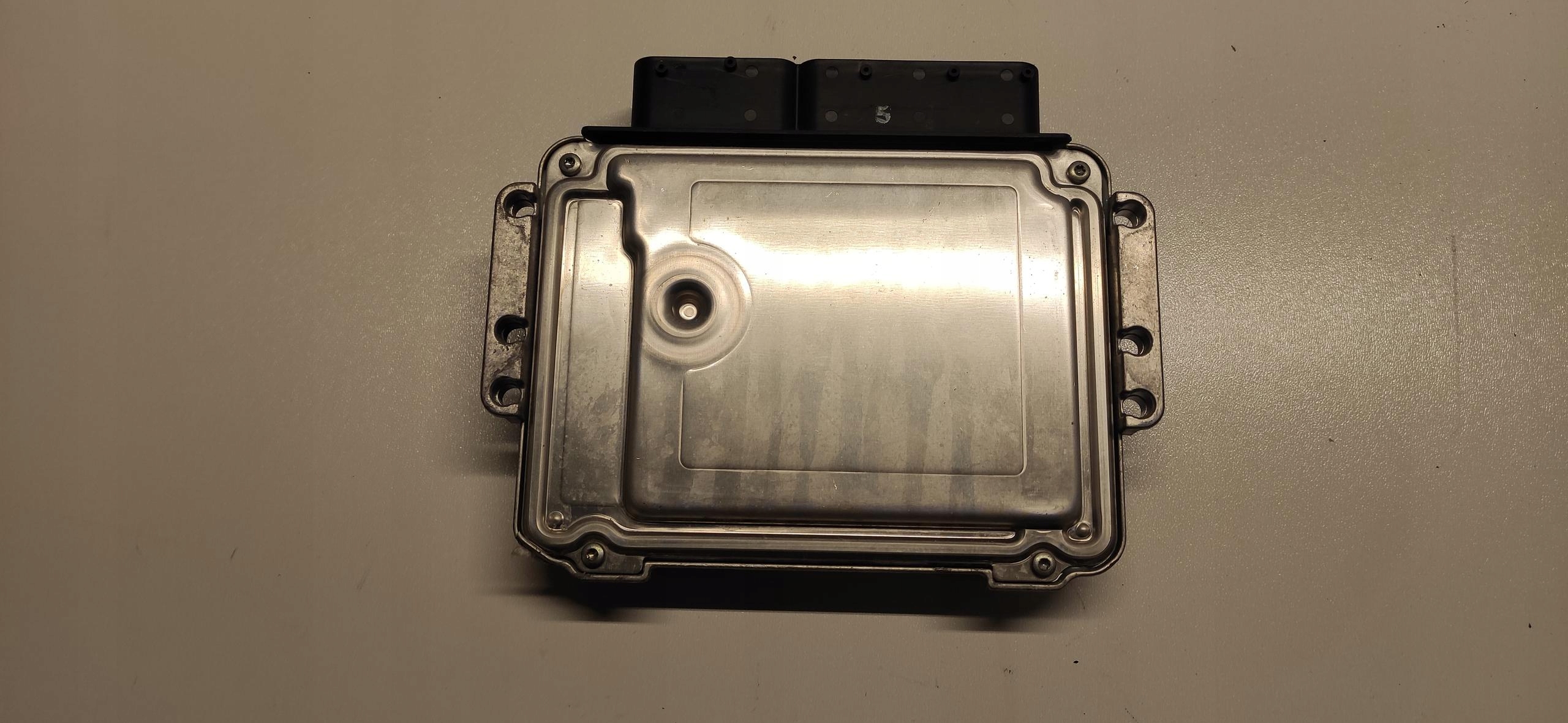 HYUNDAI IX20 1.6 petrol control unit computer of the engine module 39128-2B310