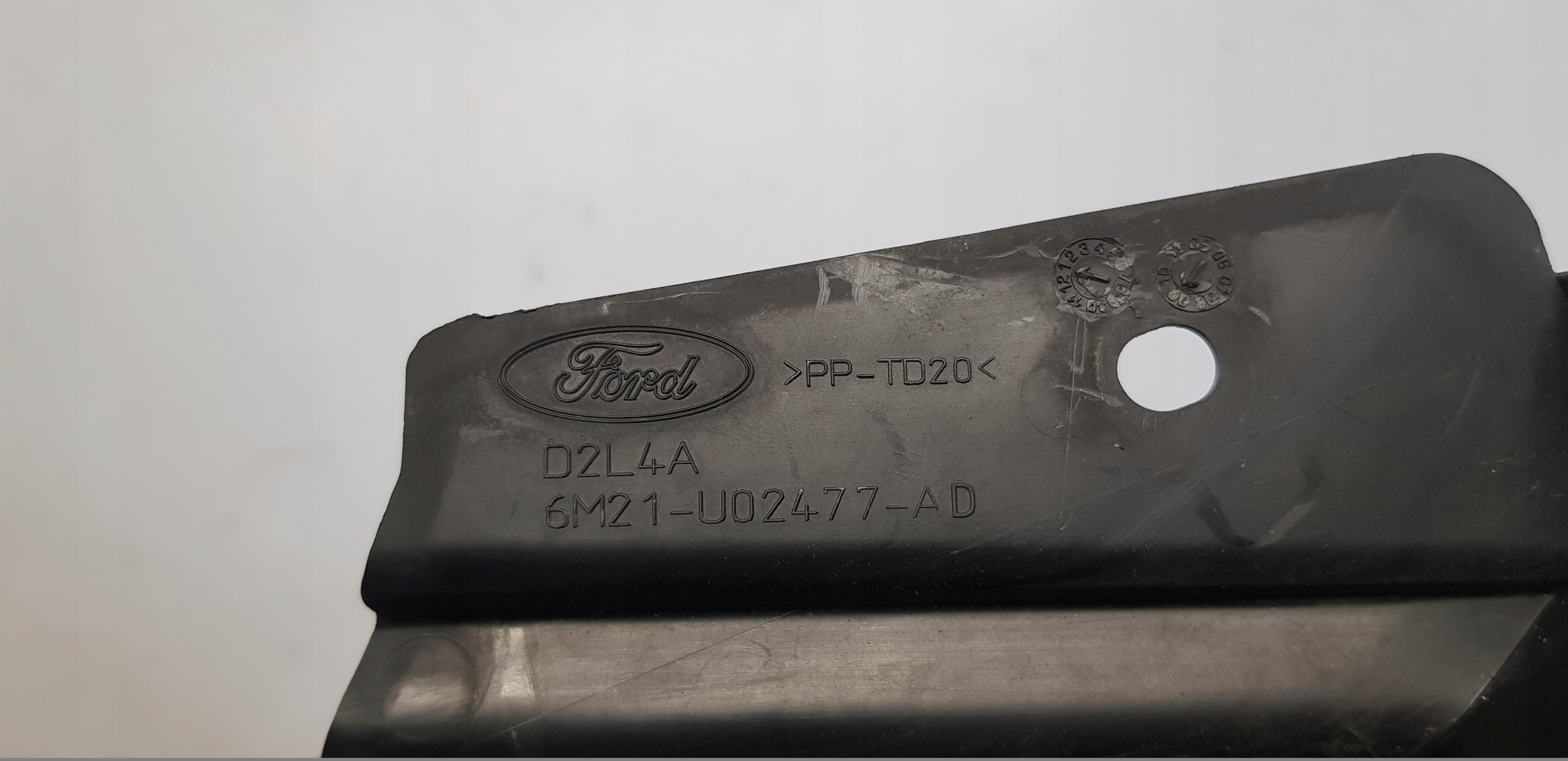 FORD MONDEO MK4 kryt pantu blatníku pravá levá
