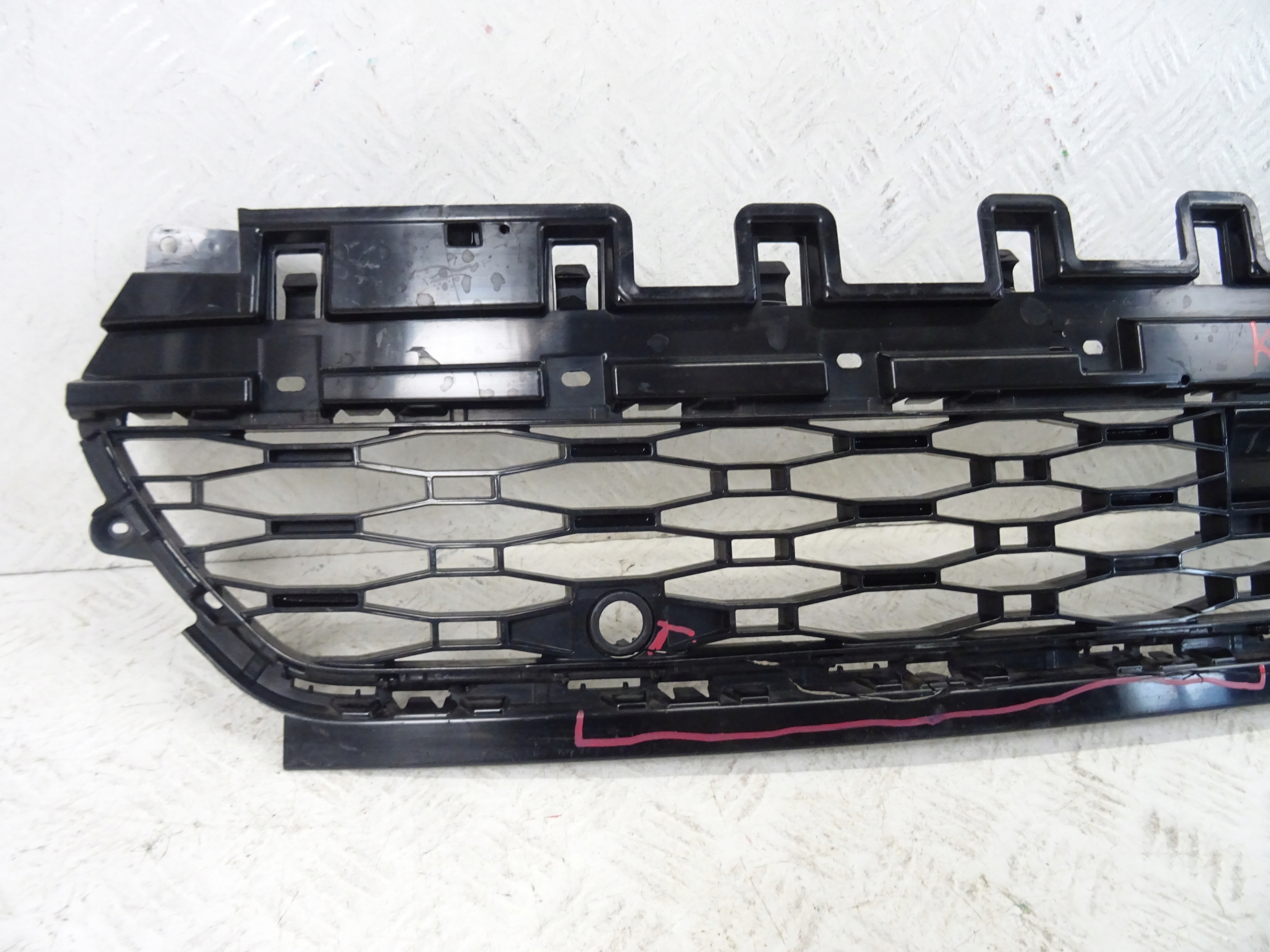 grid of a bumper front front central RANGE ROVER SPORT L461 N9X2-8A133-A