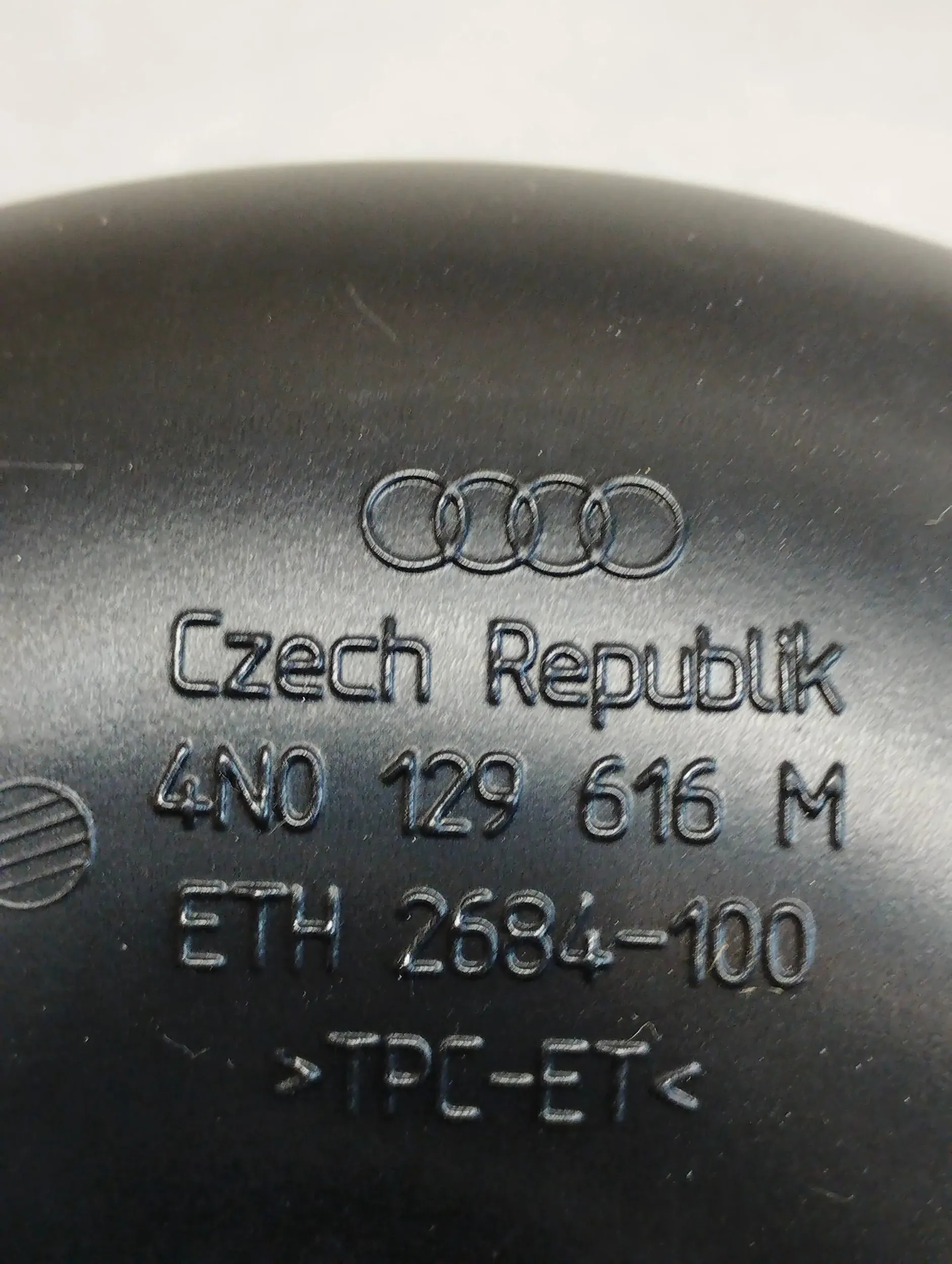 Audi A8 4N D5 Schlauch luft 4N0129616M