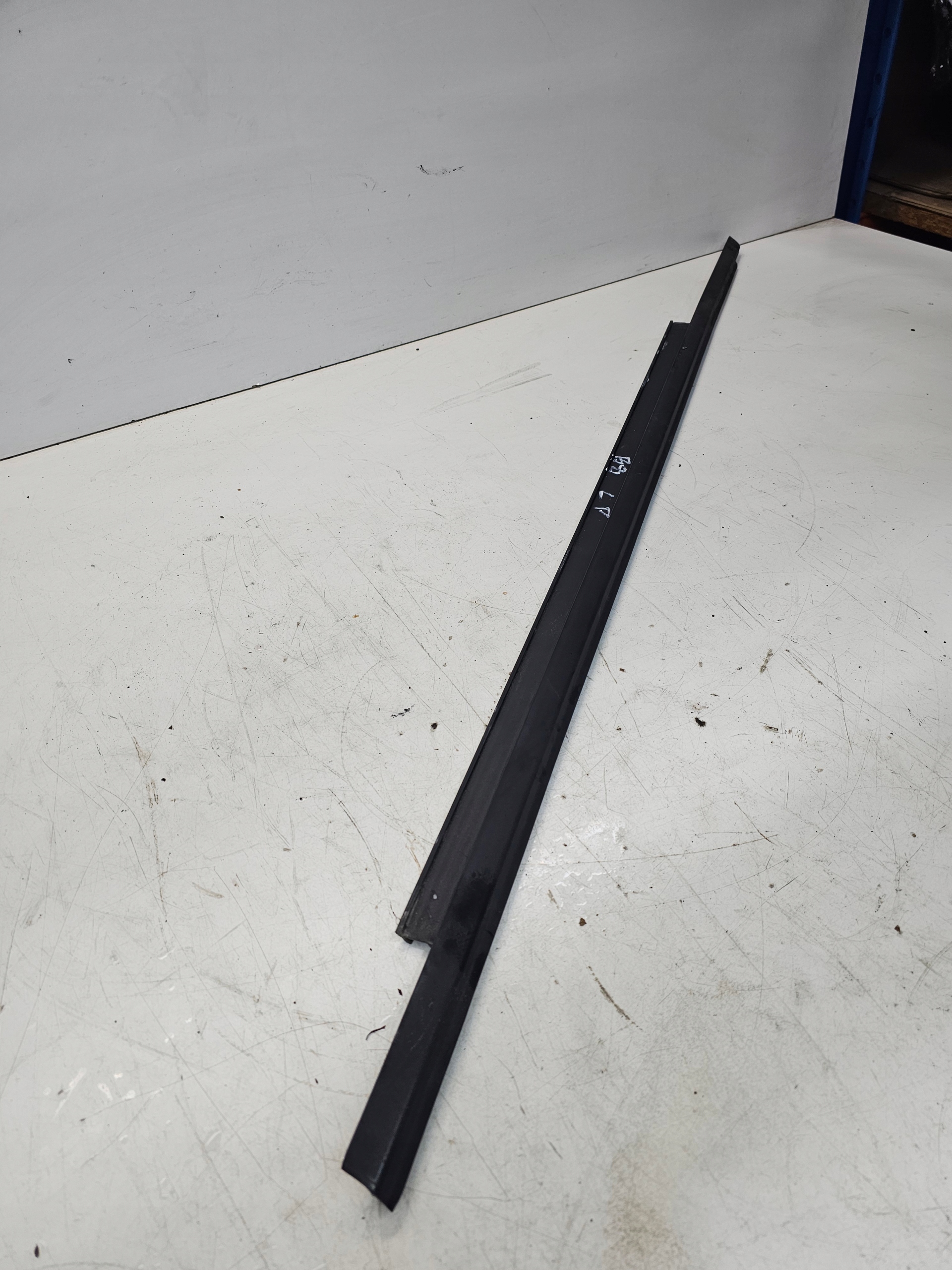 moulding door MAT AUDI A4 B8 left front 8K0837477F
