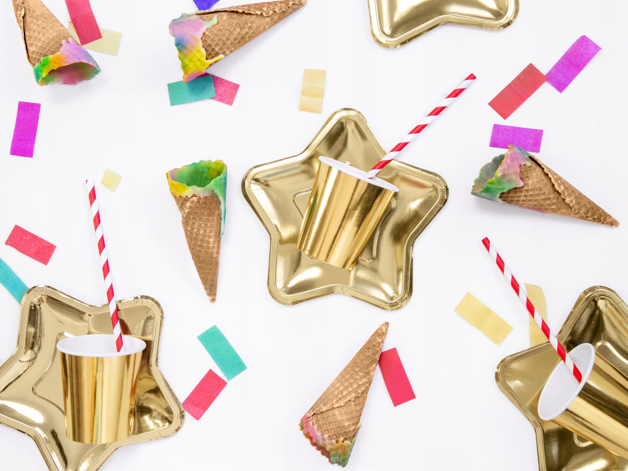 ZESTAW TALERZYKI GWIAZDKI KUBECZKI ZŁOTE METALICZN Kolor złoty